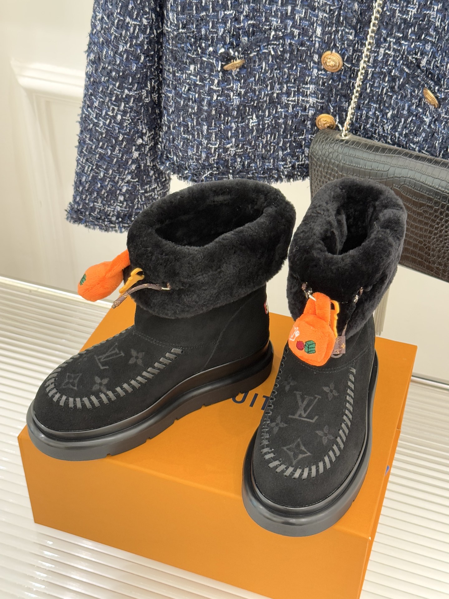 驴家25WF新品压花钥匙包包雪地靴答应我一定要每人来一双好嘛日常OOTD就没有它搭配不了的鞋头压花log