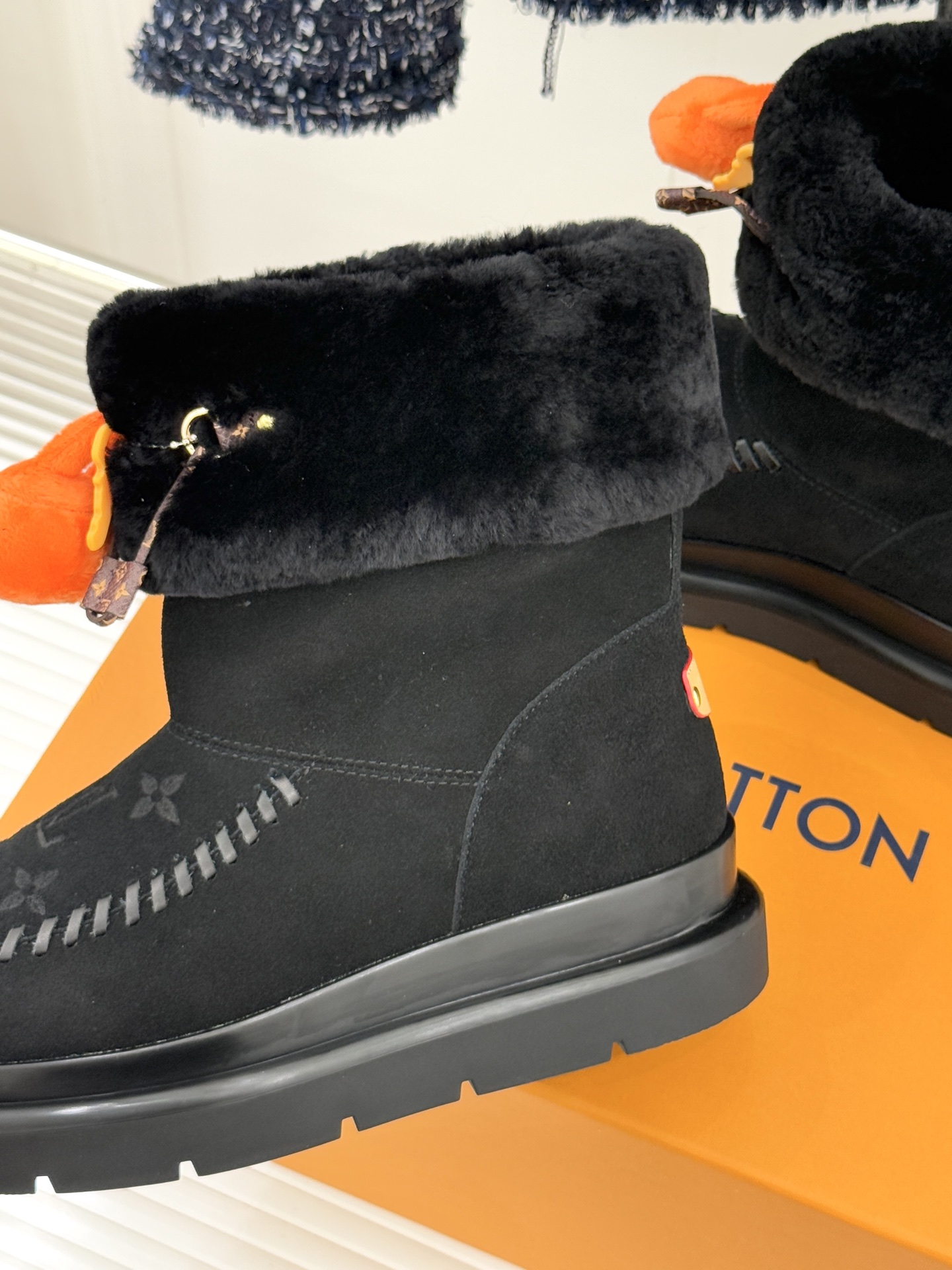 驴家25WF新品压花钥匙包包雪地靴答应我一定要每人来一双好嘛日常OOTD就没有它搭配不了的鞋头压花log