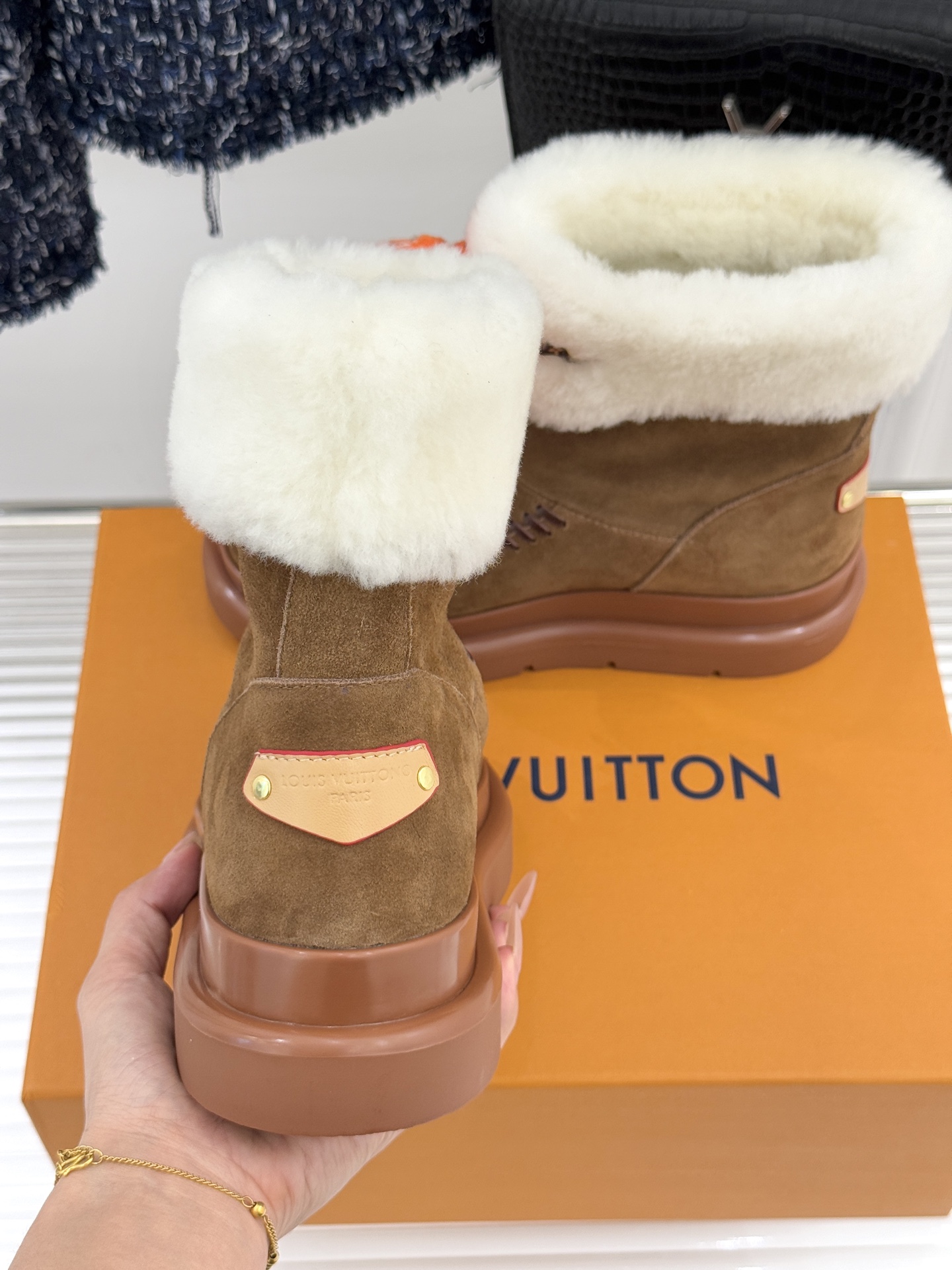 驴家25WF新品压花钥匙包包雪地靴答应我一定要每人来一双好嘛日常OOTD就没有它搭配不了的鞋头压花log