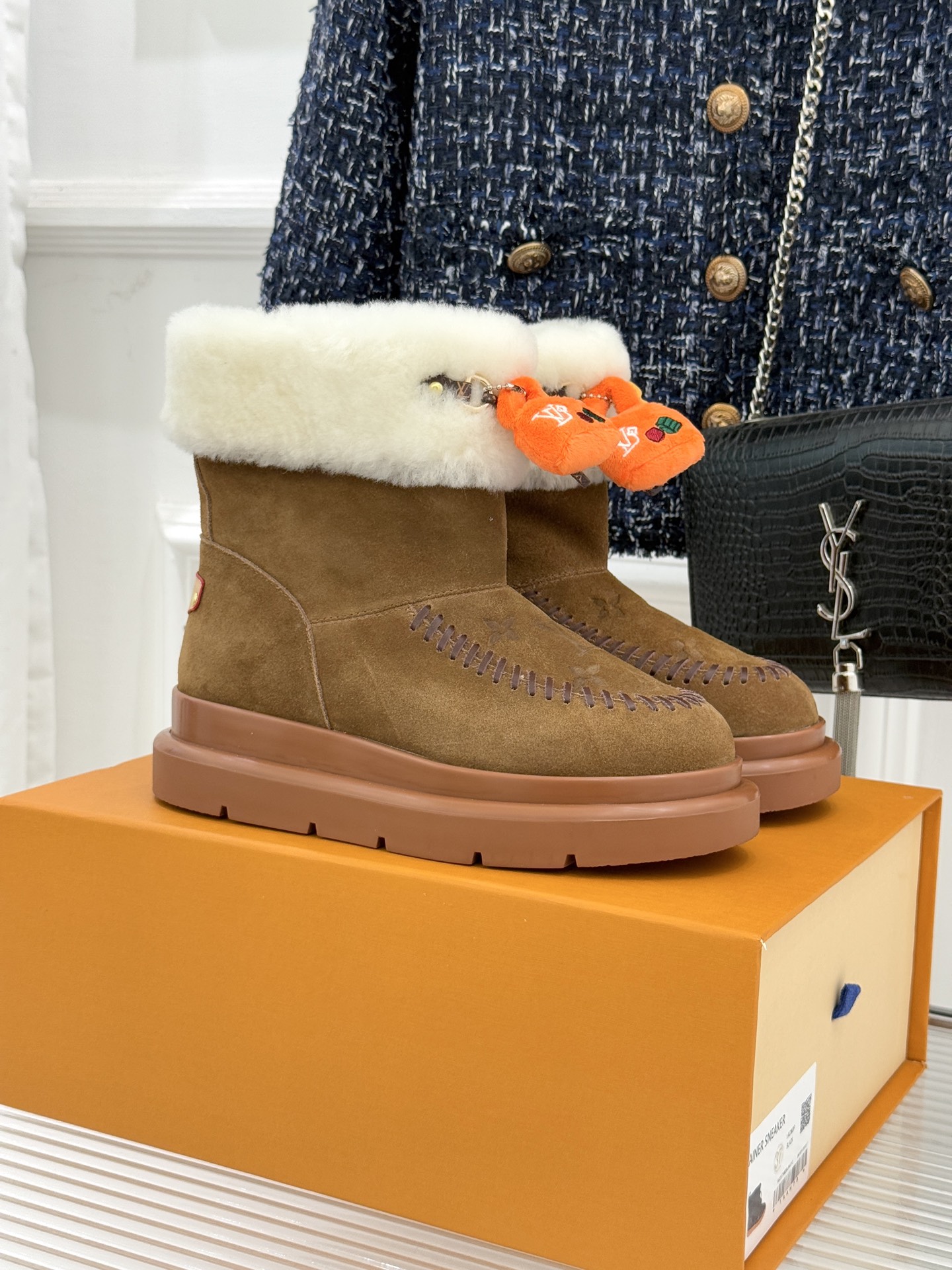 驴家25WF新品压花钥匙包包雪地靴答应我一定要每人来一双好嘛日常OOTD就没有它搭配不了的鞋头压花log