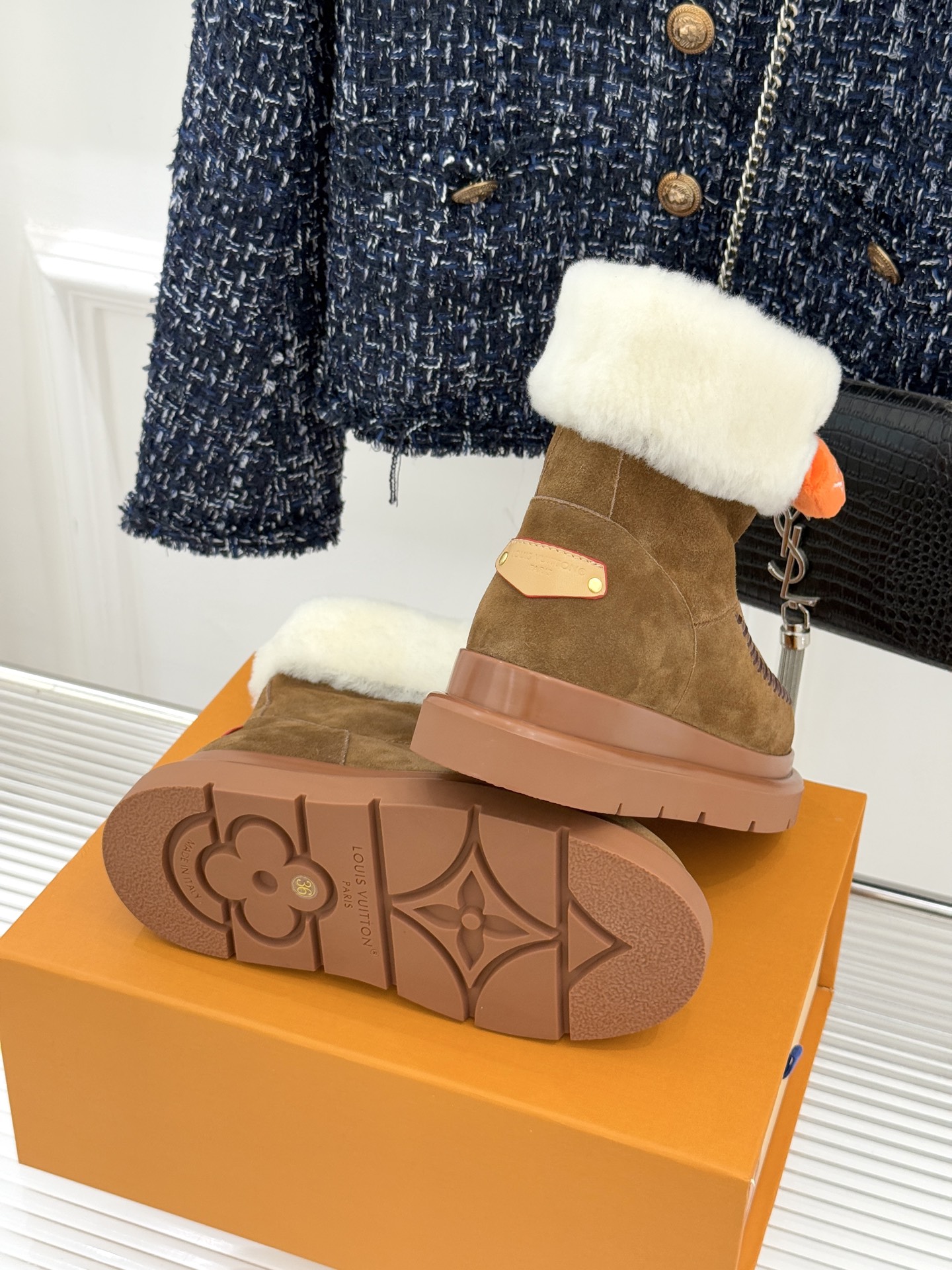 驴家25WF新品压花钥匙包包雪地靴答应我一定要每人来一双好嘛日常OOTD就没有它搭配不了的鞋头压花log