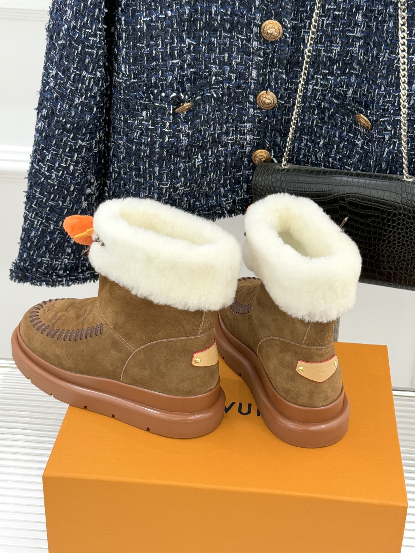 驴家25WF新品压花钥匙包包雪地靴答应我一定要每人来一双好嘛日常OOTD就没有它搭配不了的鞋头压花log