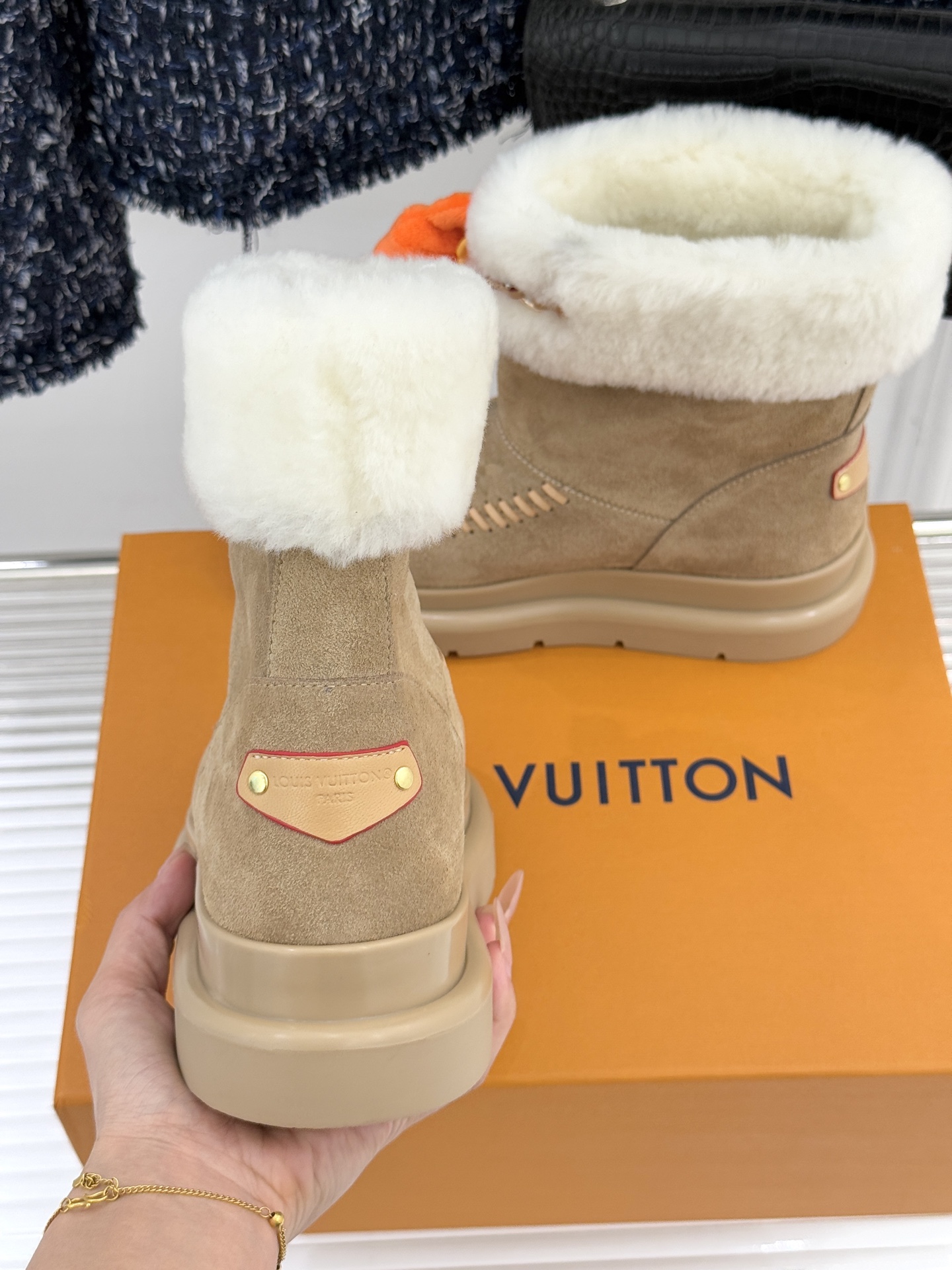 驴家25WF新品压花钥匙包包雪地靴答应我一定要每人来一双好嘛日常OOTD就没有它搭配不了的鞋头压花log