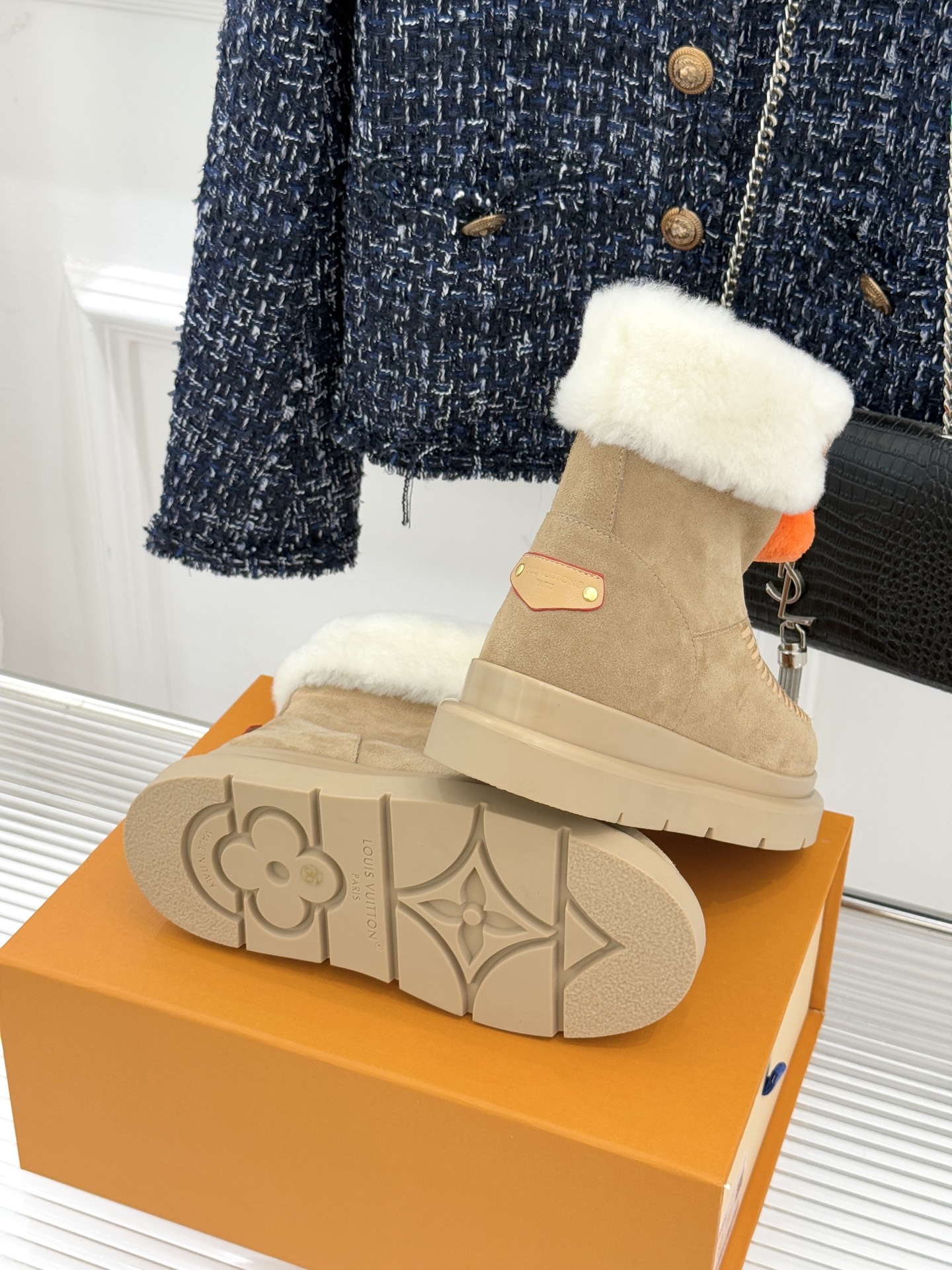 驴家25WF新品压花钥匙包包雪地靴答应我一定要每人来一双好嘛日常OOTD就没有它搭配不了的鞋头压花log