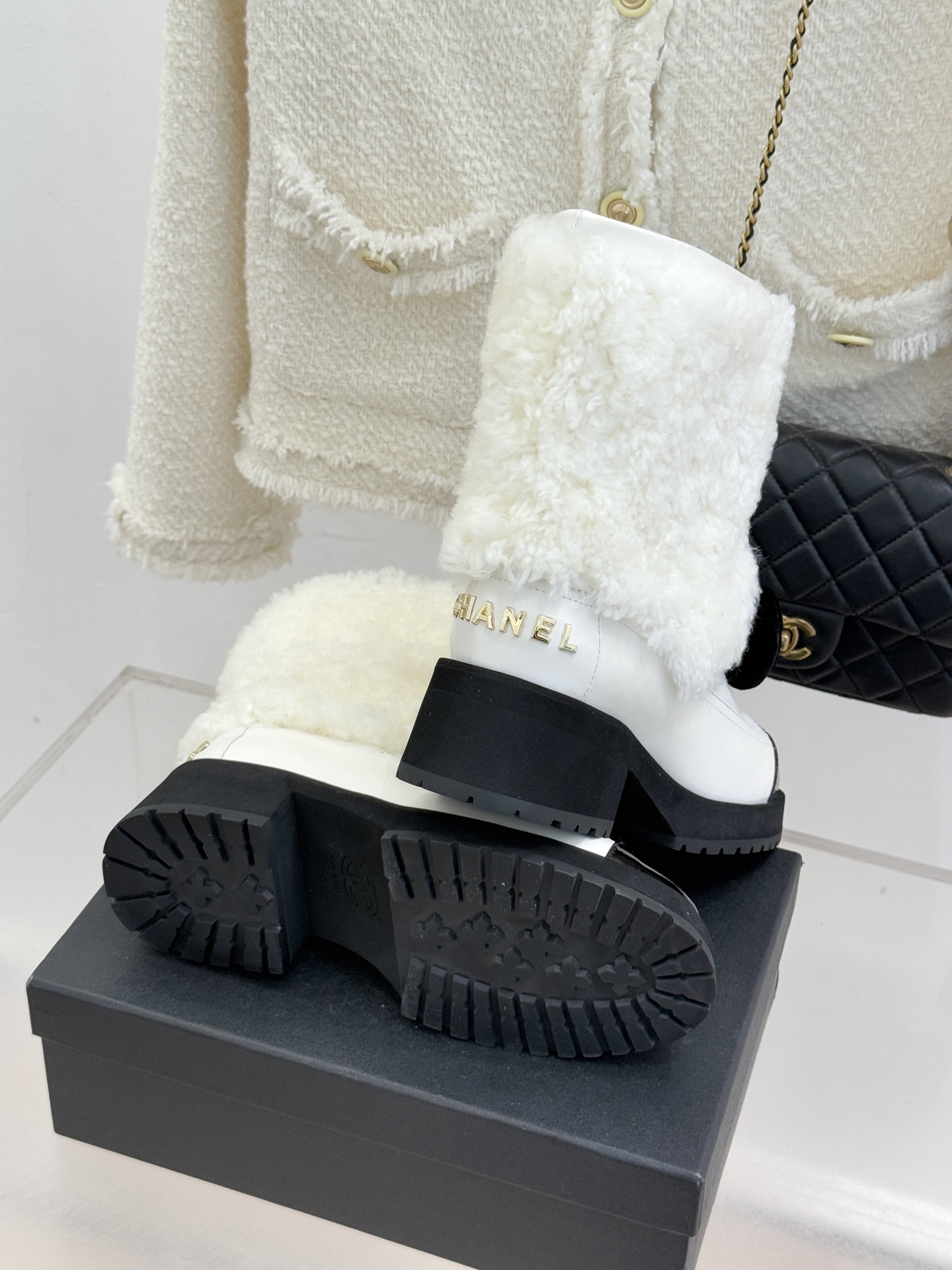 CHANE*｜小香25N Coco Neige双C蝴蝶结拼色厚底雪地靴当圣莫里茨的初雪邂逅巴黎格调这款雪