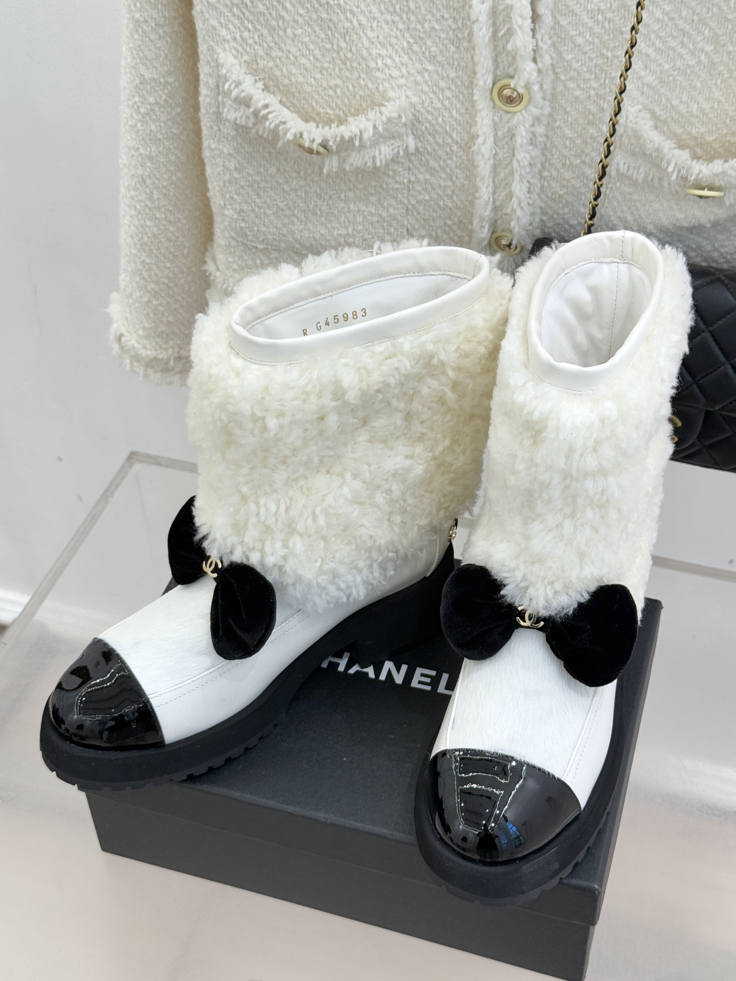 CHANE*｜小香25N Coco Neige双C蝴蝶结拼色厚底雪地靴当圣莫里茨的初雪邂逅巴黎格调这款雪