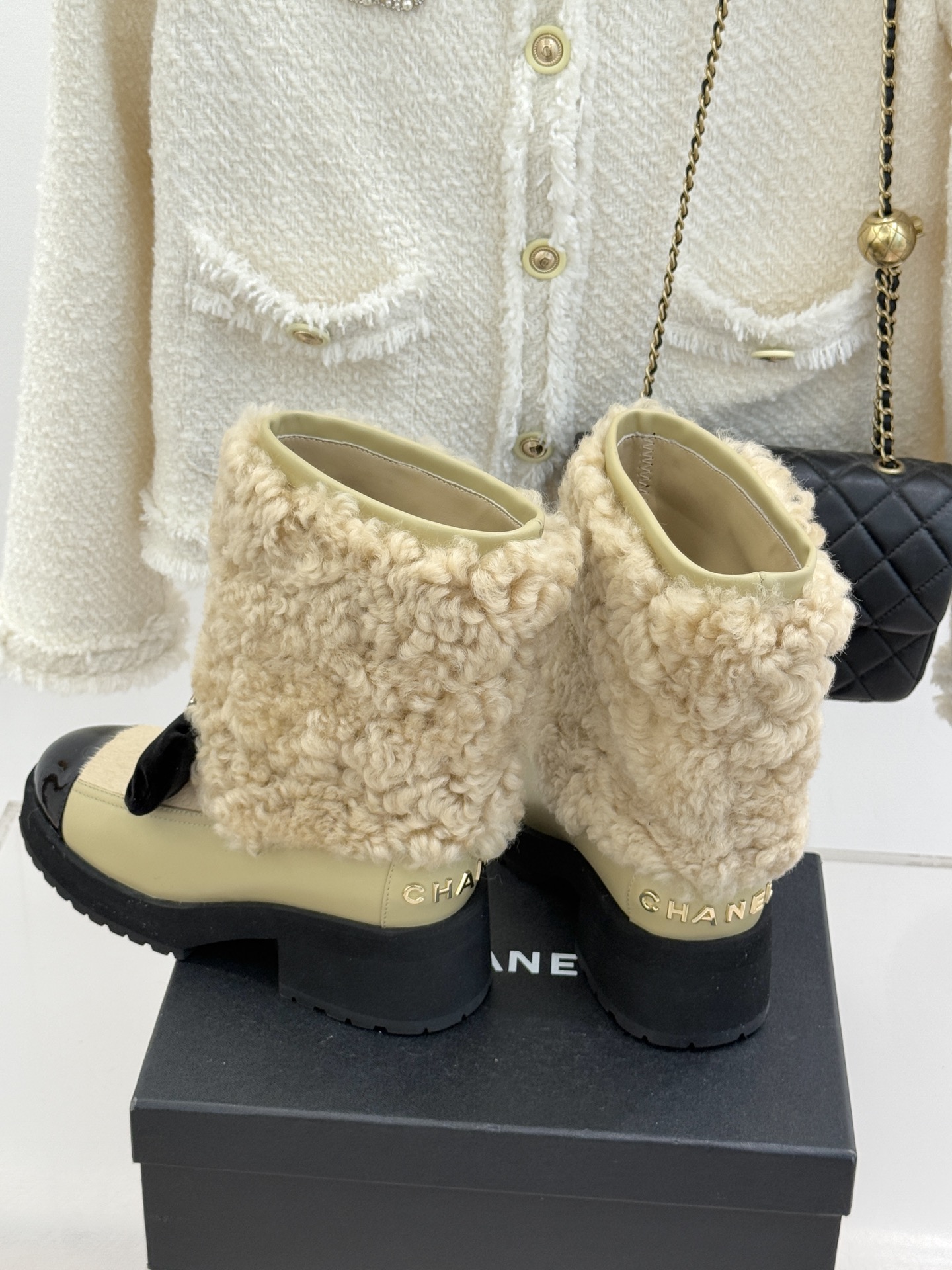 CHANE*｜小香25N Coco Neige双C蝴蝶结拼色厚底雪地靴当圣莫里茨的初雪邂逅巴黎格调这款雪