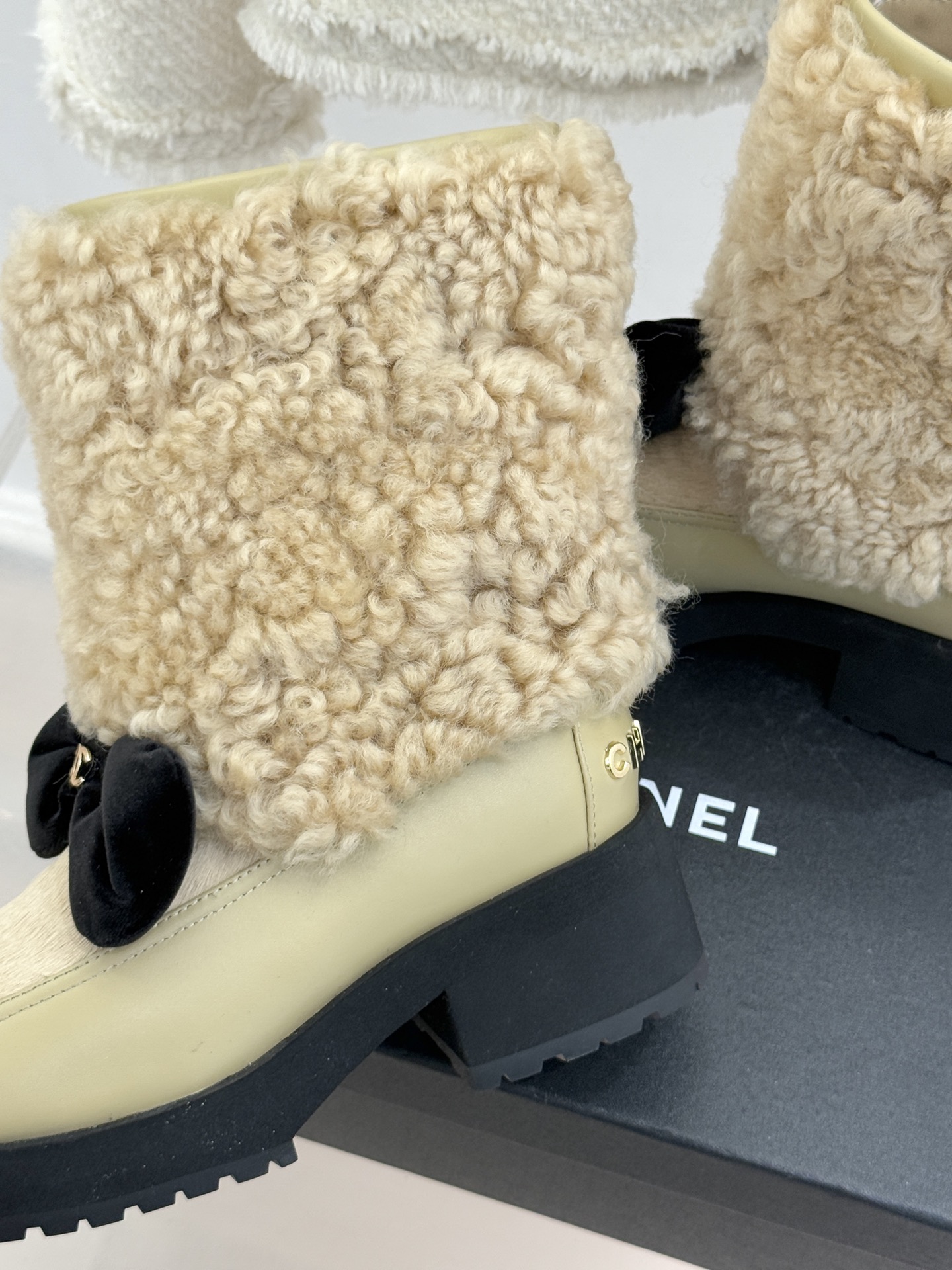 CHANE*｜小香25N Coco Neige双C蝴蝶结拼色厚底雪地靴当圣莫里茨的初雪邂逅巴黎格调这款雪