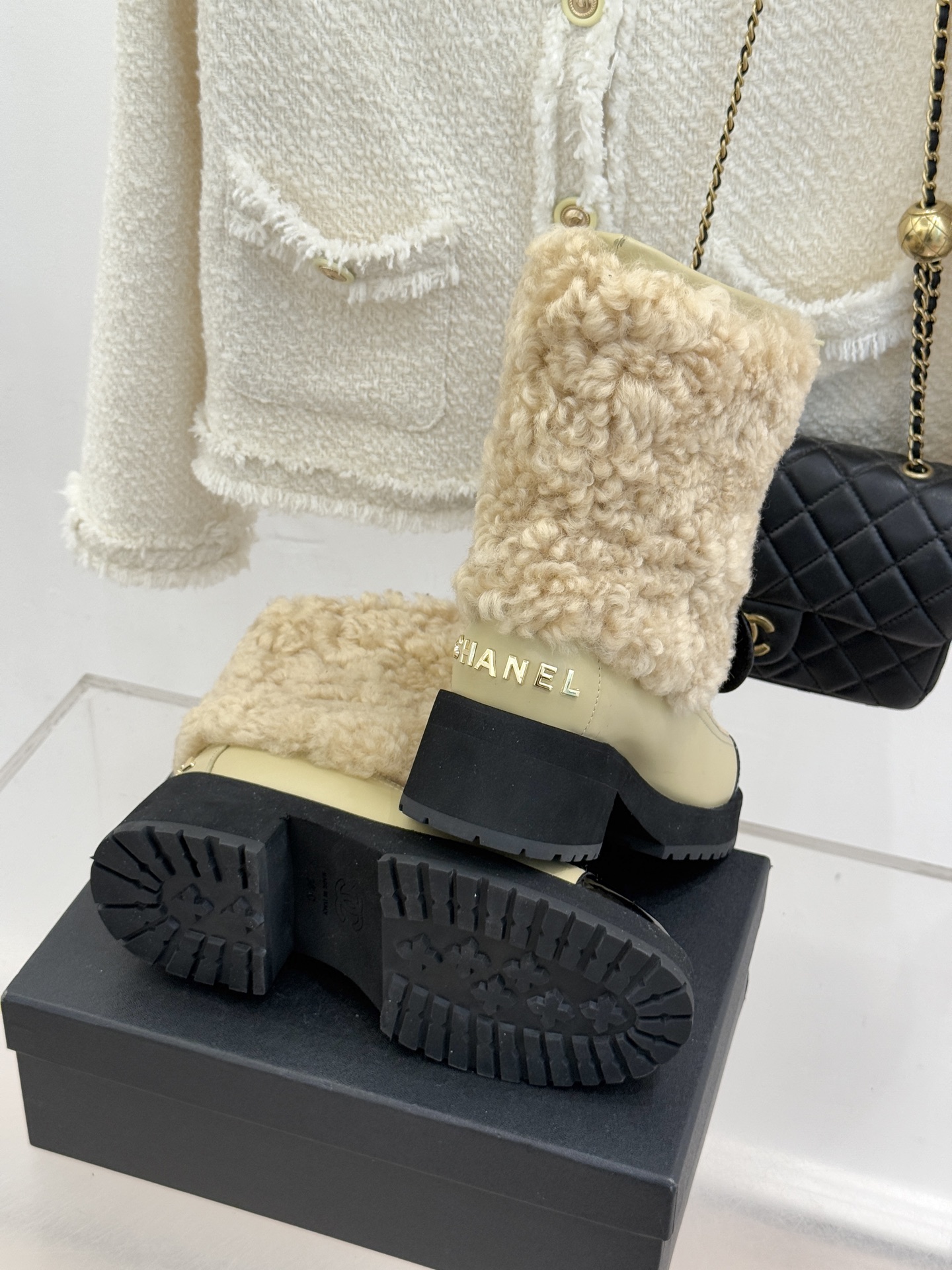 CHANE*｜小香25N Coco Neige双C蝴蝶结拼色厚底雪地靴当圣莫里茨的初雪邂逅巴黎格调这款雪