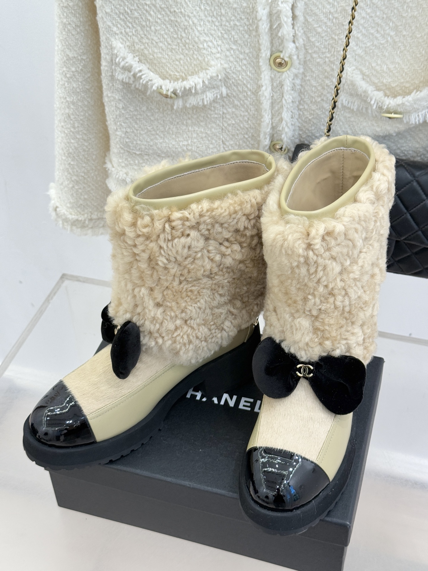 CHANE*｜小香25N Coco Neige双C蝴蝶结拼色厚底雪地靴当圣莫里茨的初雪邂逅巴黎格调这款雪