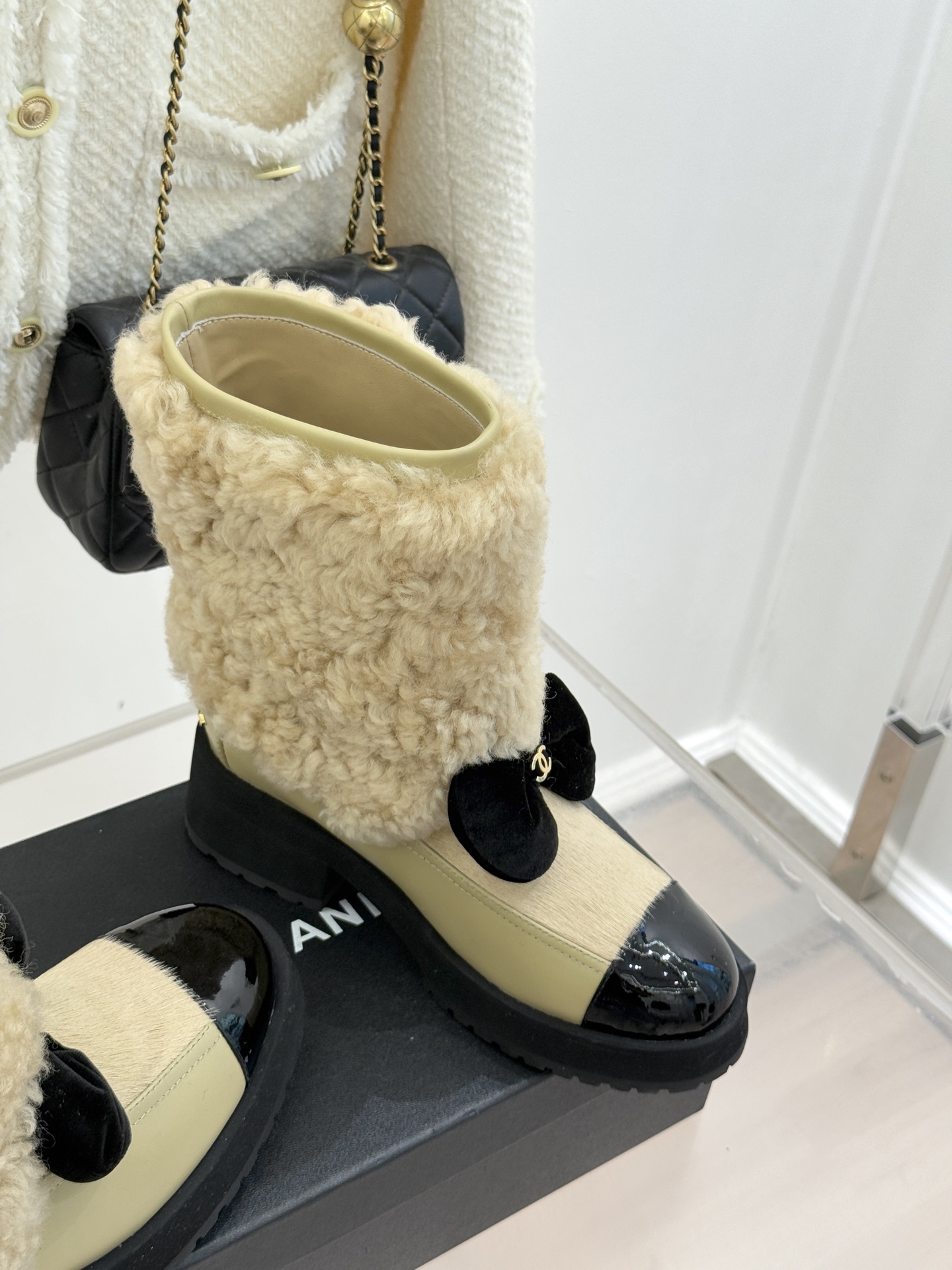 CHANE*｜小香25N Coco Neige双C蝴蝶结拼色厚底雪地靴当圣莫里茨的初雪邂逅巴黎格调这款雪