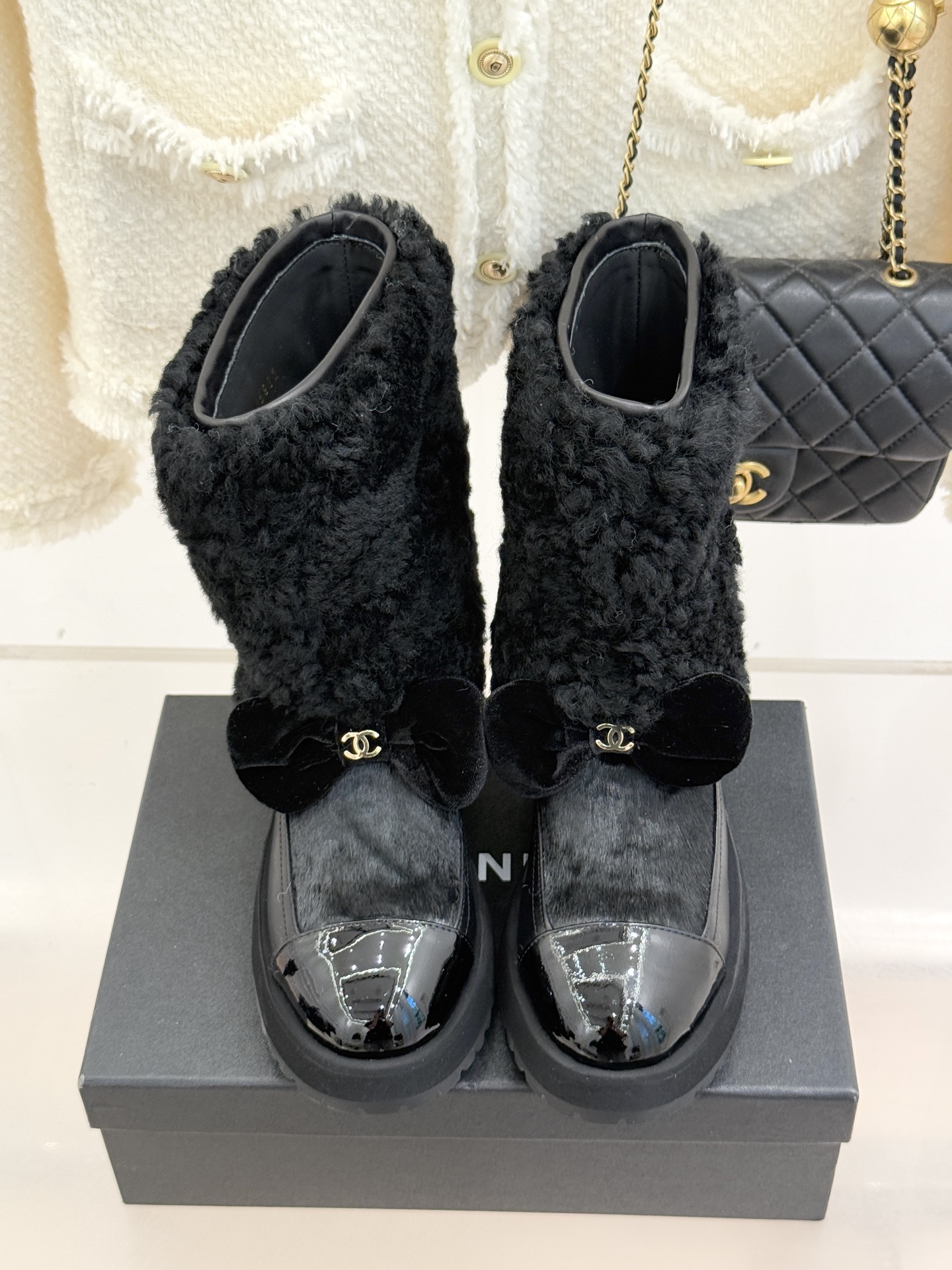 CHANE*｜小香25N Coco Neige双C蝴蝶结拼色厚底雪地靴当圣莫里茨的初雪邂逅巴黎格调这款雪