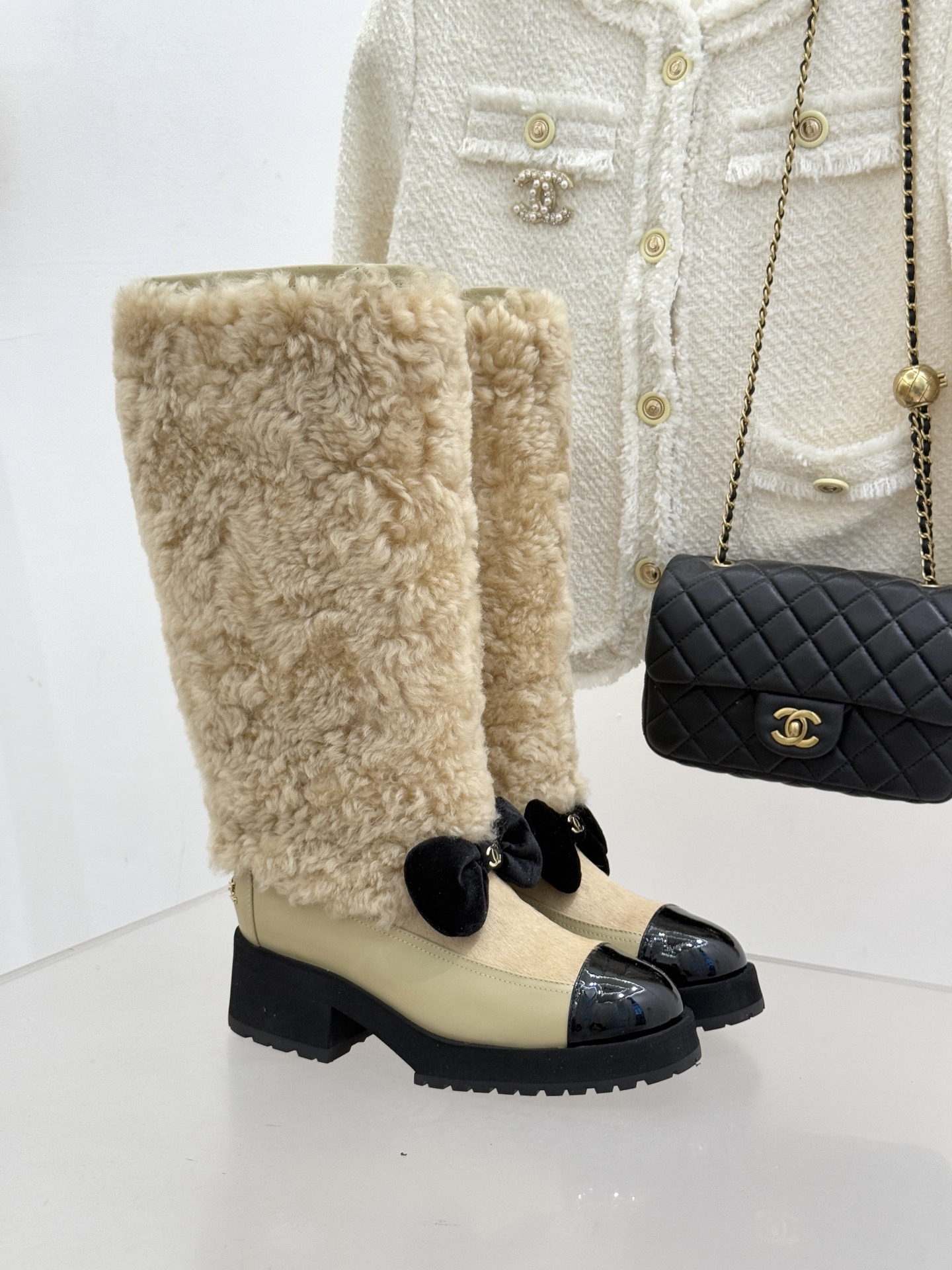 CHANE*｜小香25N Coco Neige双C蝴蝶结拼色厚底雪地靴当圣莫里茨的初雪邂逅巴黎格调这款雪