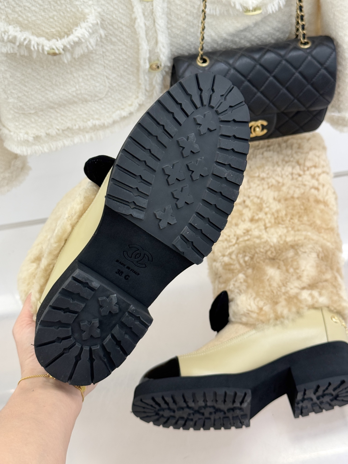 CHANE*｜小香25N Coco Neige双C蝴蝶结拼色厚底雪地靴当圣莫里茨的初雪邂逅巴黎格调这款雪