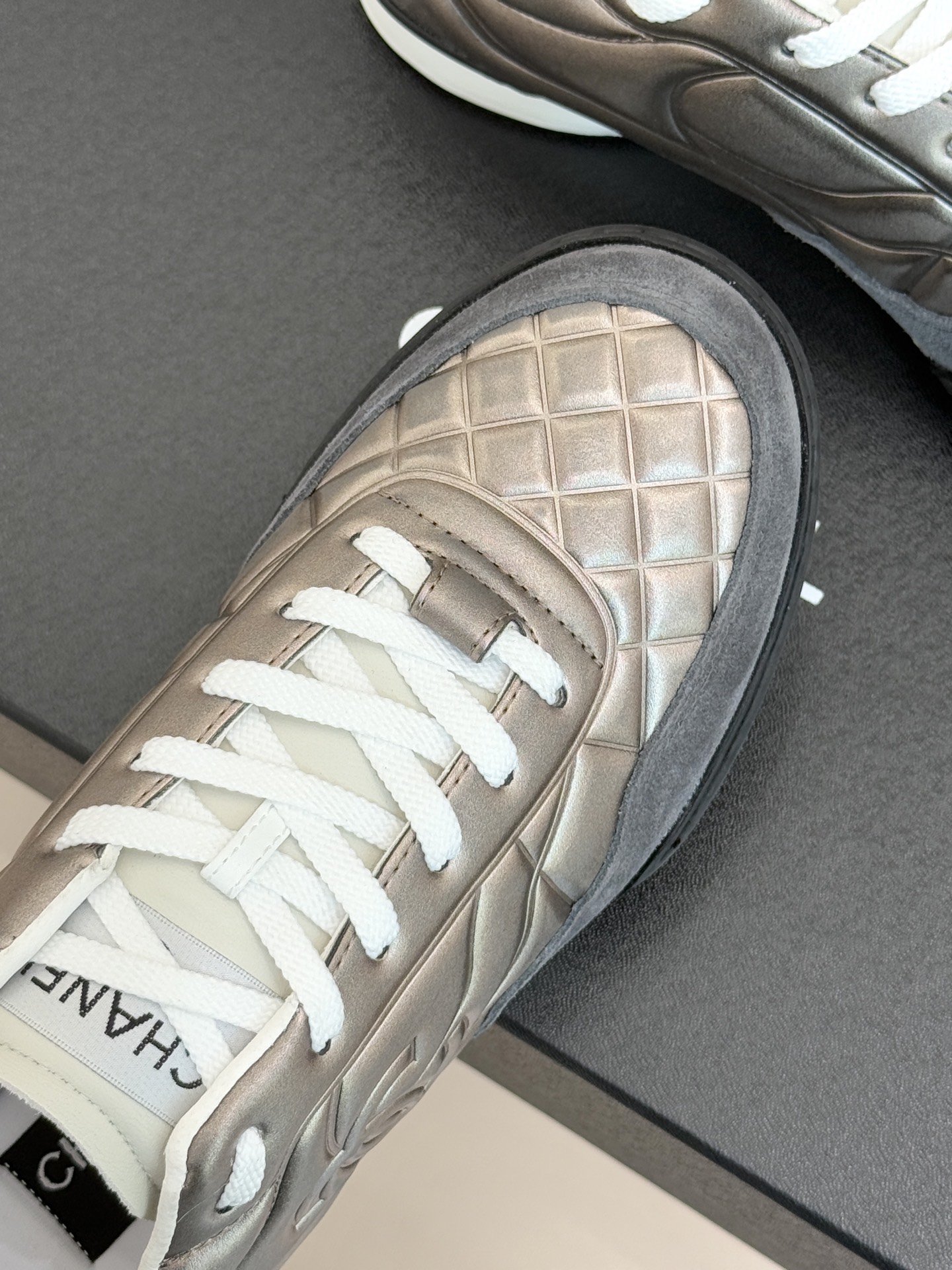 CHANE*｜小香经典菱格复古休闲鞋德训鞋运动鞋⚠️经典菱格羊皮与复古结合鞋型要比其它运动鞋更秀气大大的