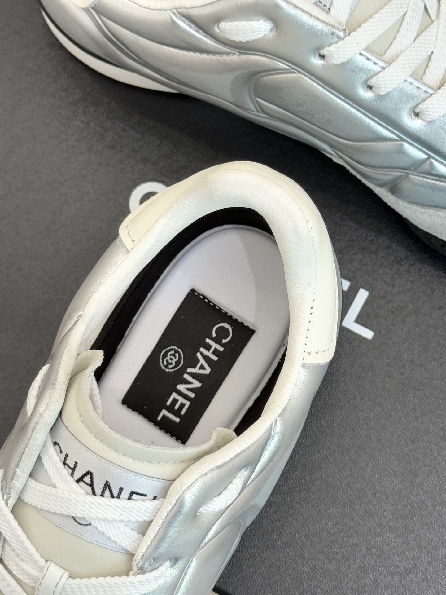 CHANE*｜小香经典菱格复古休闲鞋德训鞋运动鞋⚠️经典菱格羊皮与复古结合鞋型要比其它运动鞋更秀气大大的