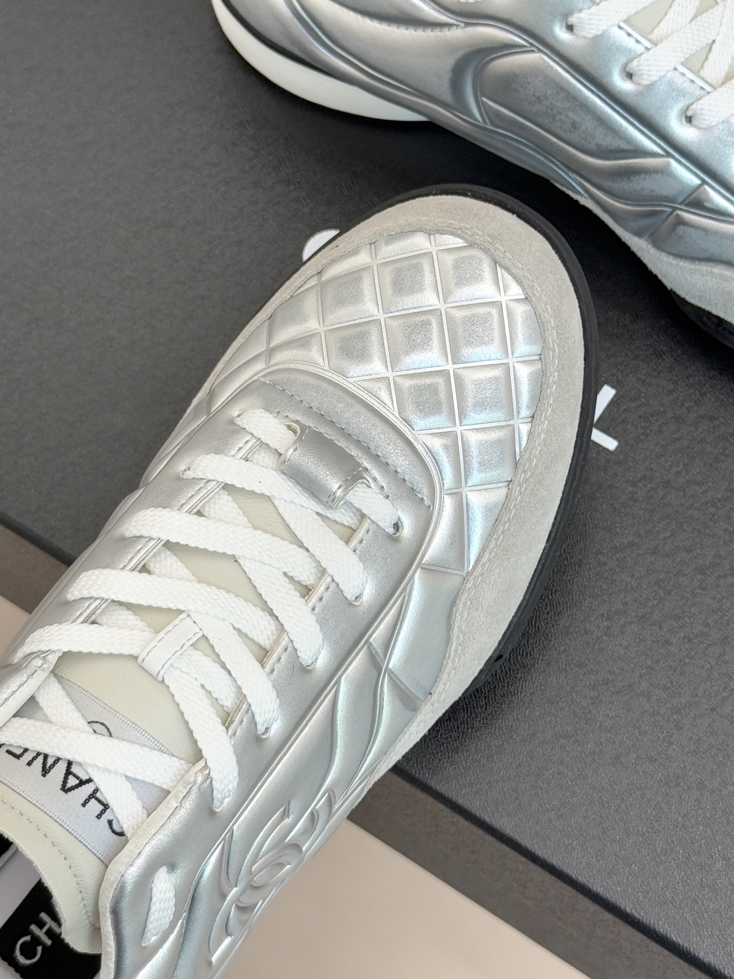 CHANE*｜小香经典菱格复古休闲鞋德训鞋运动鞋⚠️经典菱格羊皮与复古结合鞋型要比其它运动鞋更秀气大大的