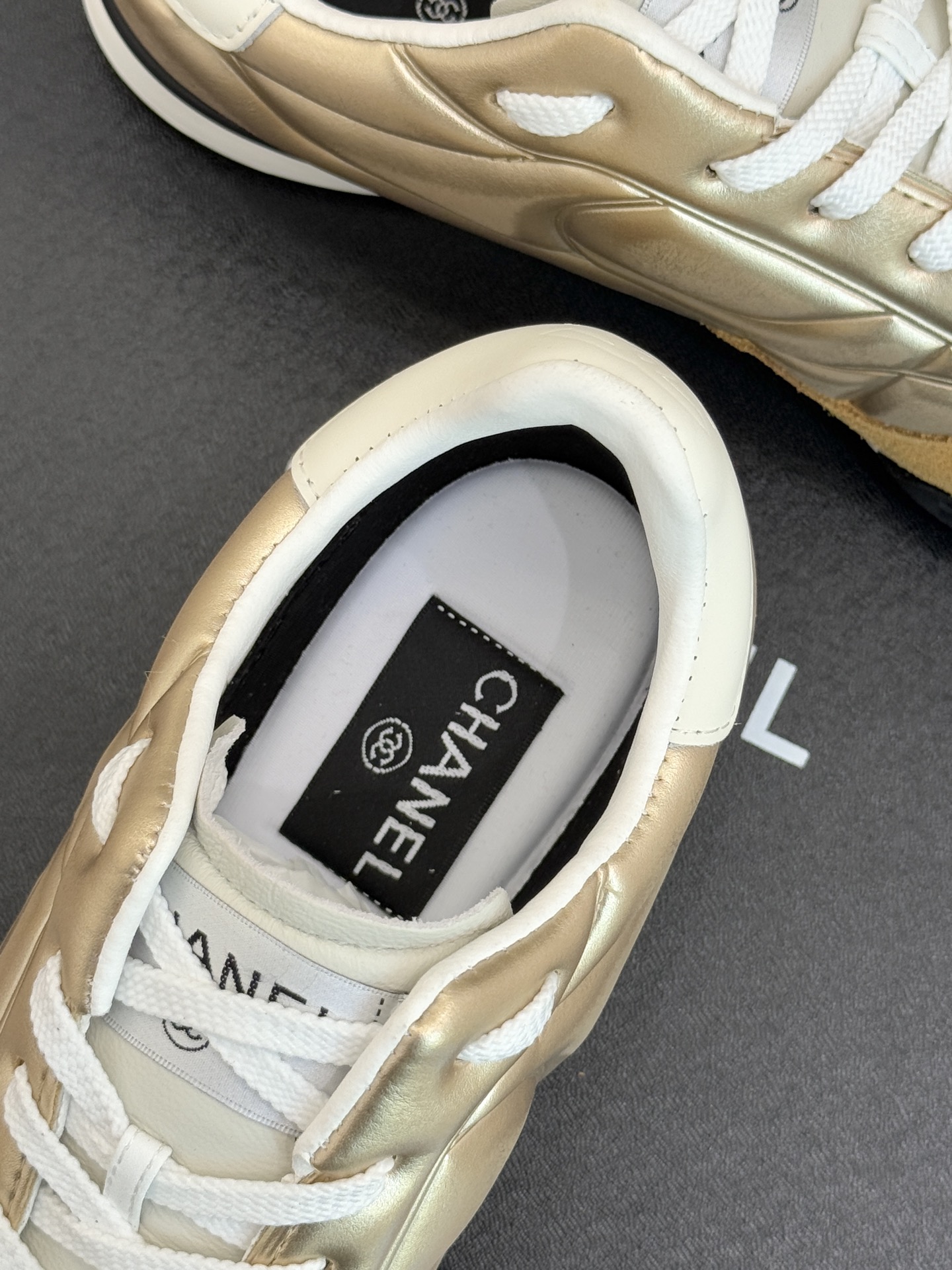 CHANE*｜小香经典菱格复古休闲鞋德训鞋运动鞋⚠️经典菱格羊皮与复古结合鞋型要比其它运动鞋更秀气大大的