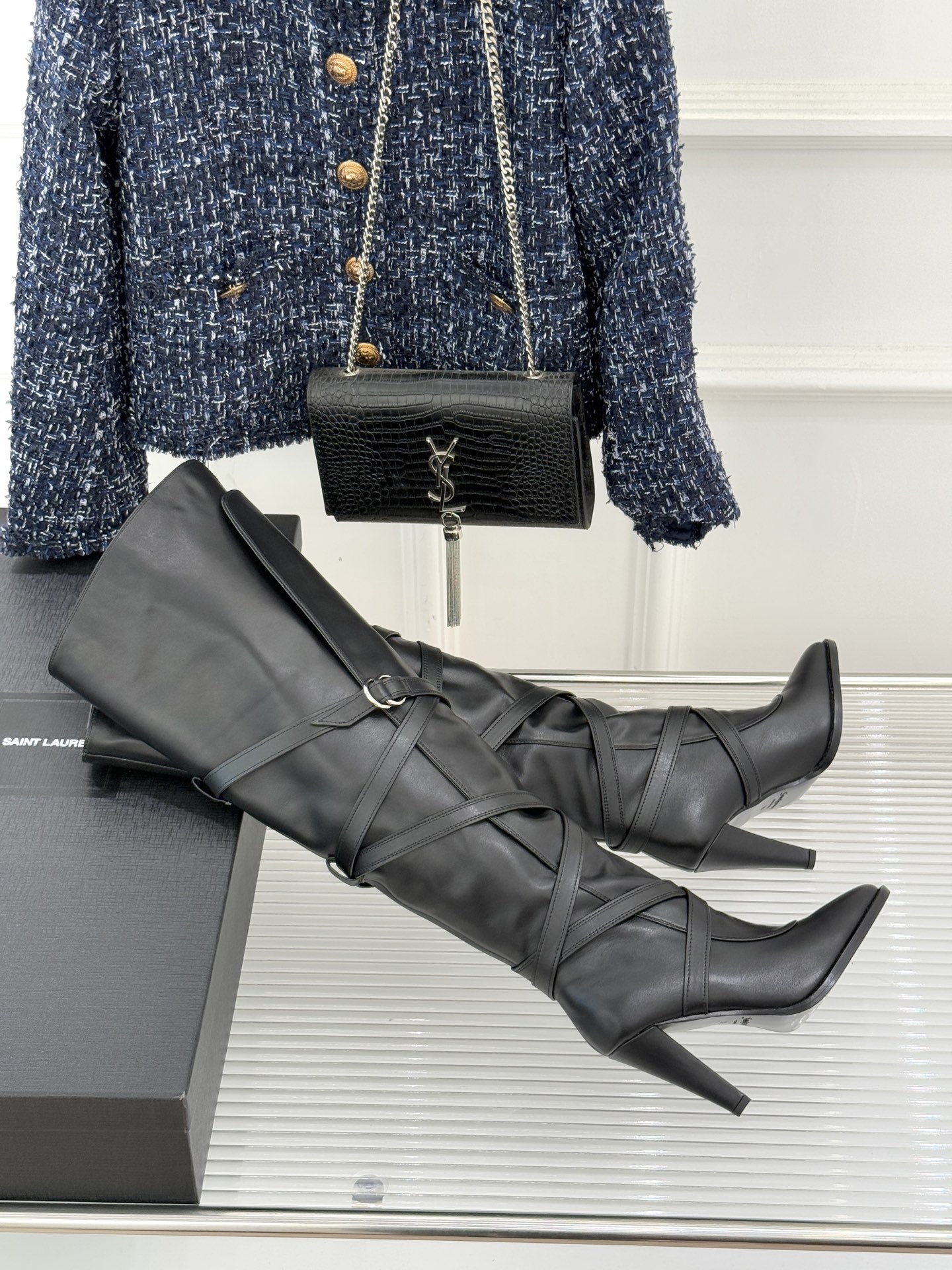 Saint Lauren*圣罗兰25WF新品皮带扣高跟长靴当法式奢感撞上机能美学这款高跟长靴以“神靴”姿