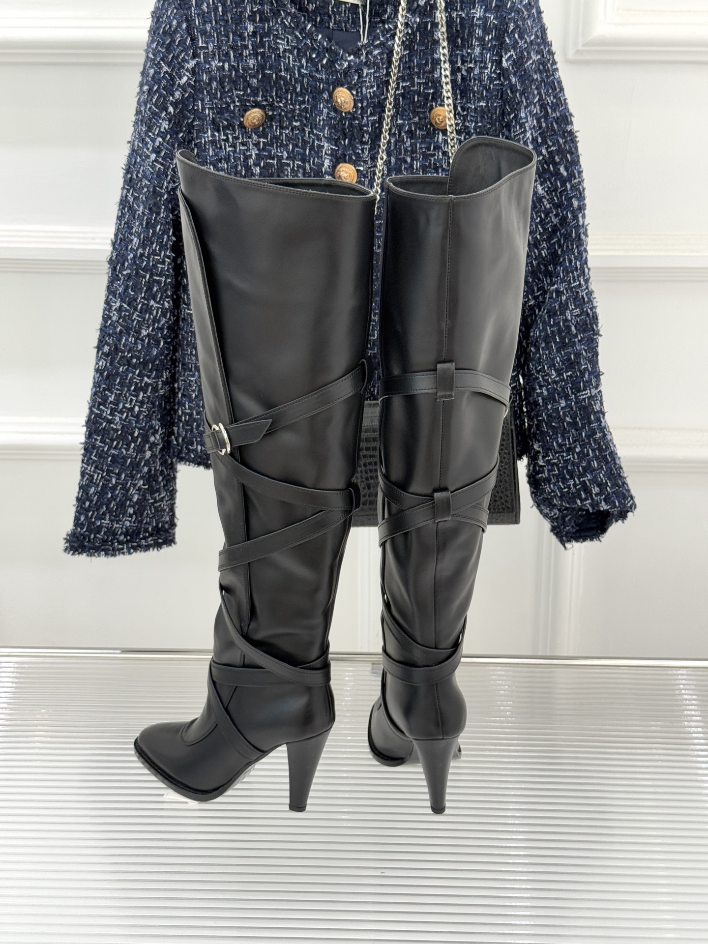 Saint Lauren*圣罗兰25WF新品皮带扣高跟长靴当法式奢感撞上机能美学这款高跟长靴以“神靴”姿