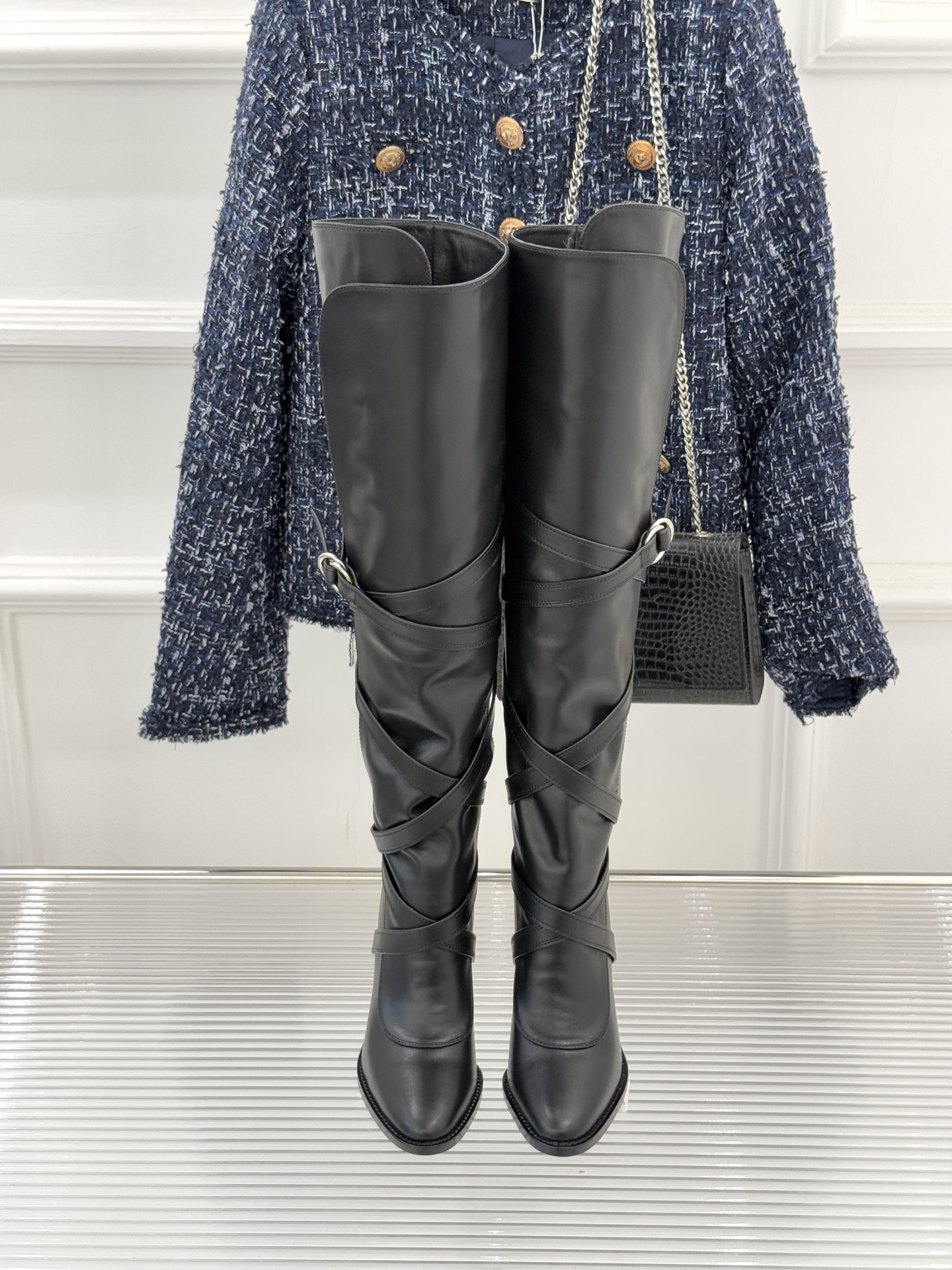 Saint Lauren*圣罗兰25WF新品皮带扣高跟长靴当法式奢感撞上机能美学这款高跟长靴以“神靴”姿