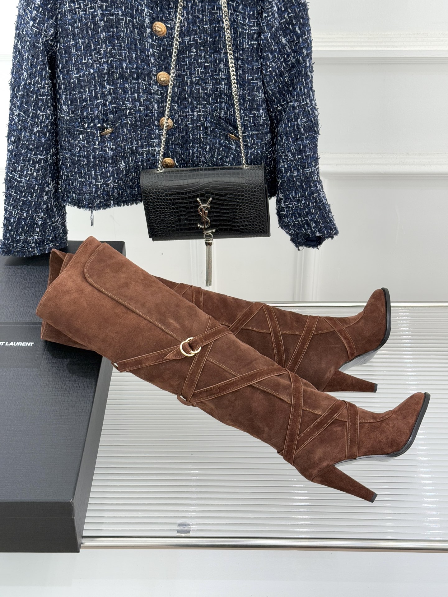 Saint Lauren*圣罗兰25WF新品皮带扣高跟长靴当法式奢感撞上机能美学这款高跟长靴以“神靴”姿