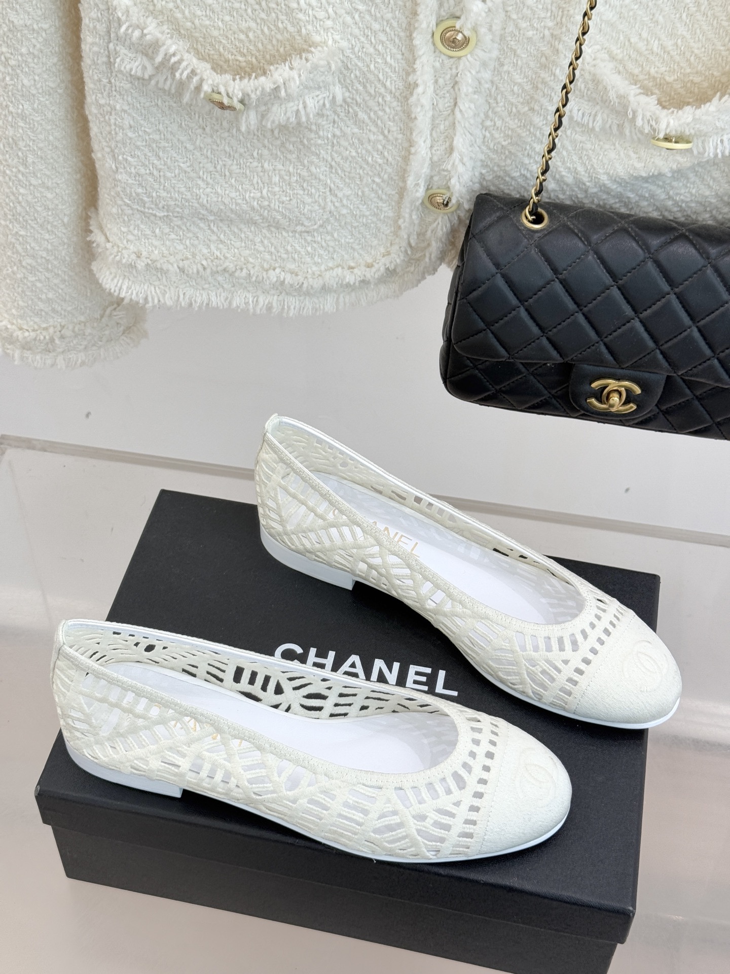 CHANE*｜小香26C镂空编织双C芭蕾舞鞋当高定针织工艺邂逅芭蕾鞋的经典廓形这双芭蕾舞鞋 为法式优雅注