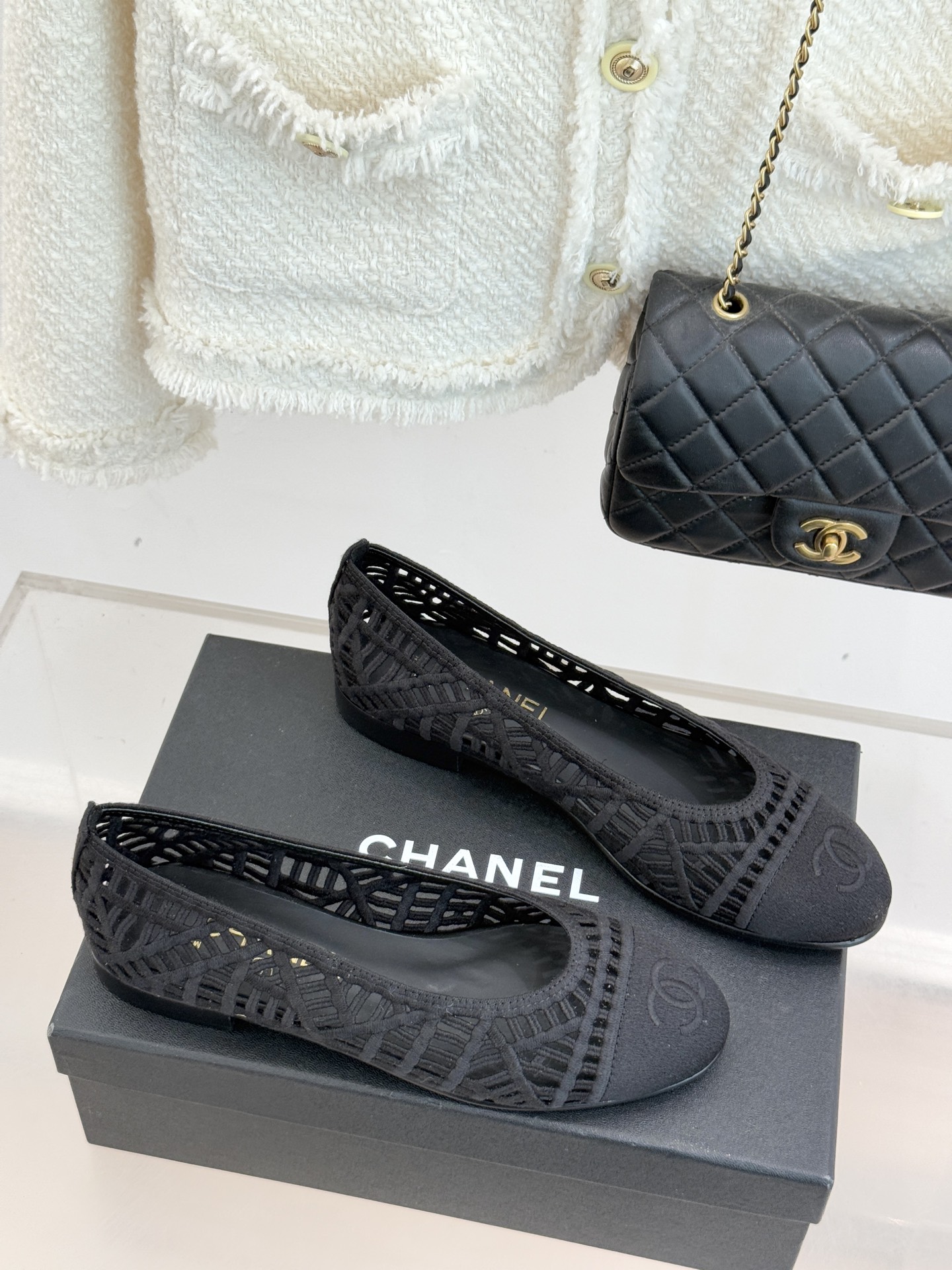 CHANE*｜小香26C镂空编织双C芭蕾舞鞋当高定针织工艺邂逅芭蕾鞋的经典廓形这双芭蕾舞鞋 为法式优雅注