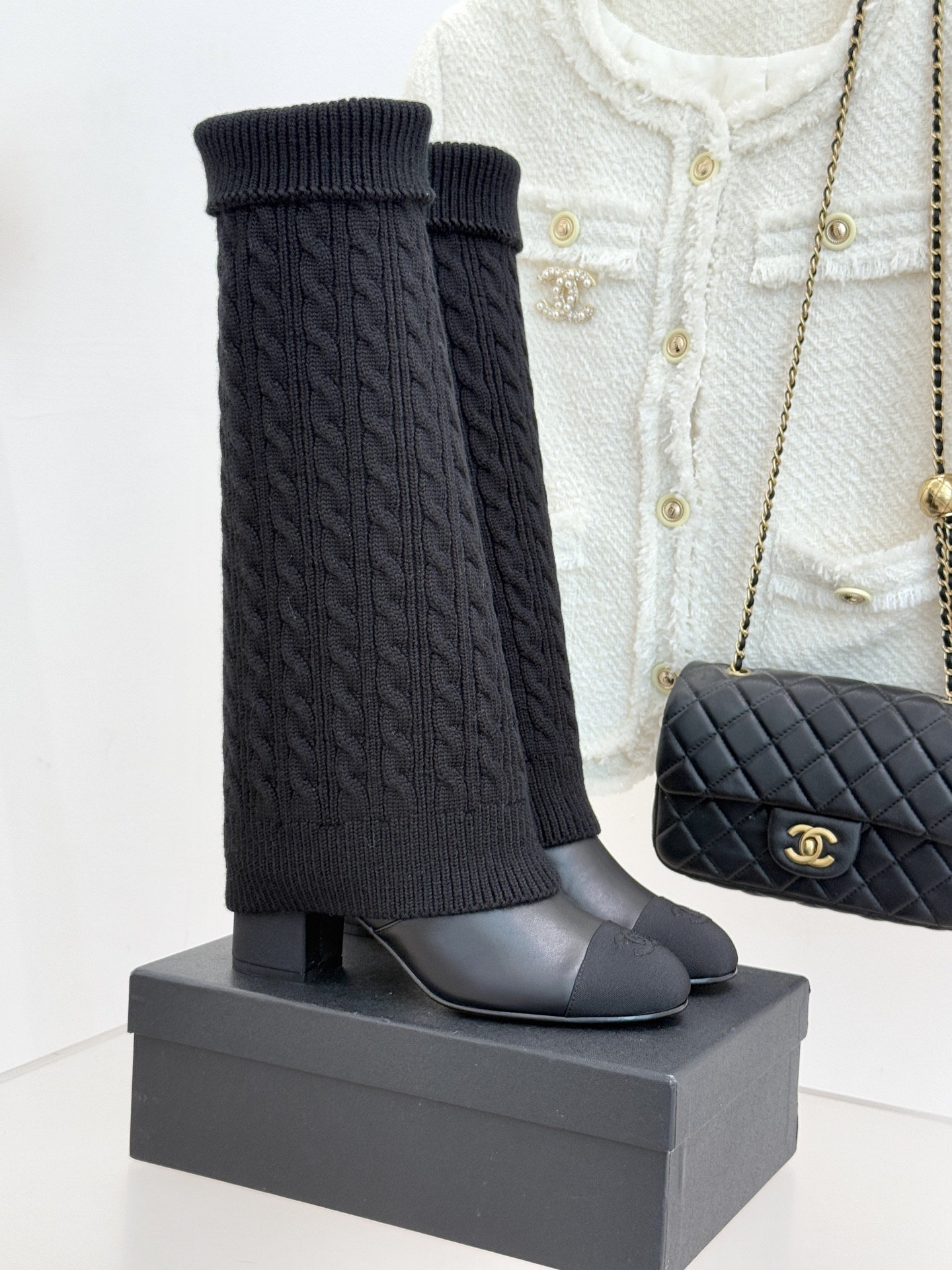 CHANE*｜小香经典链条针织两穿法袜子靴裤管靴当针织的柔糯邂逅链条的冷冽这双裤管靴以双重穿法打破边界将