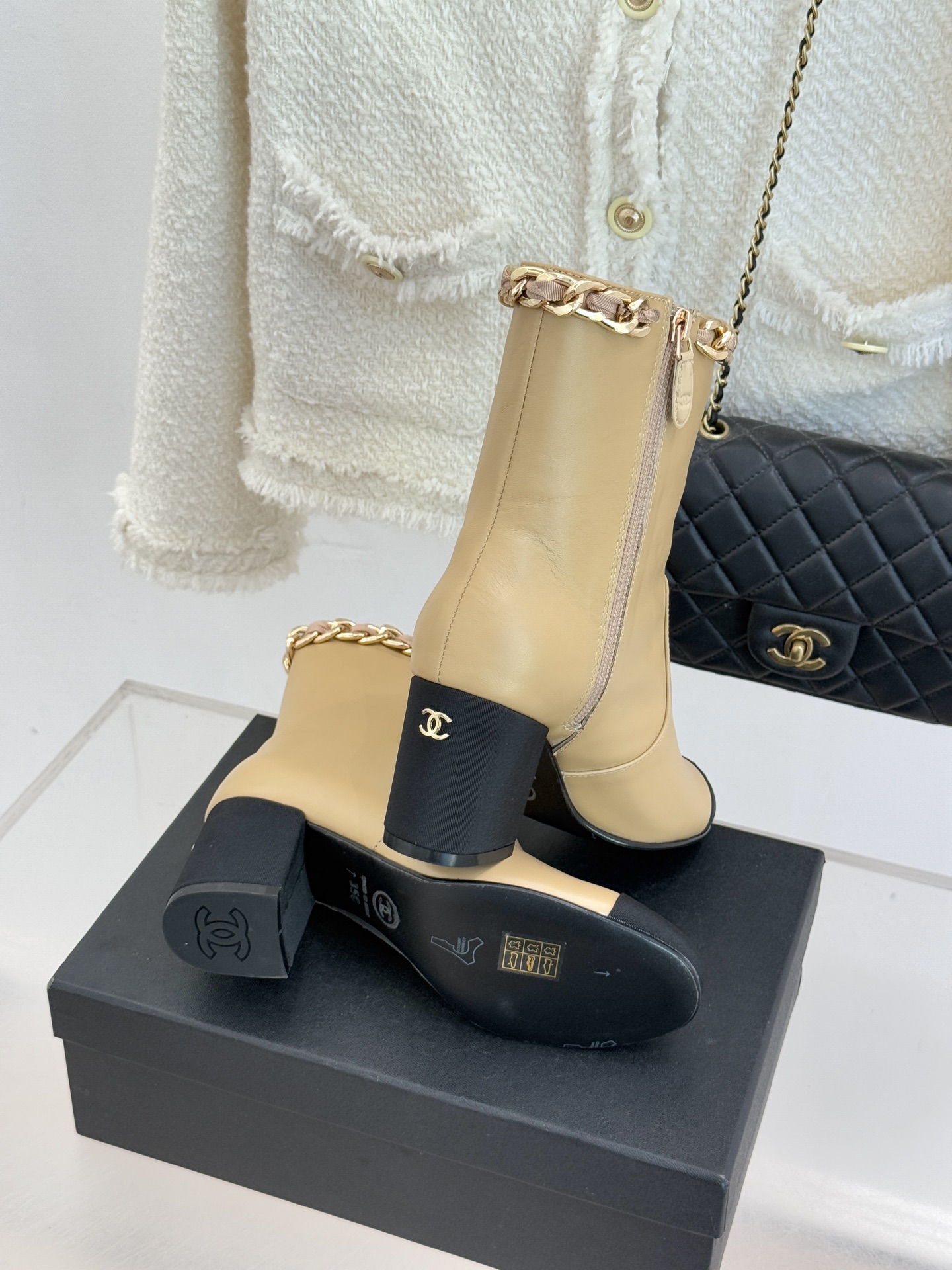 CHANE*｜小香经典链条针织两穿法袜子靴裤管靴当针织的柔糯邂逅链条的冷冽这双裤管靴以双重穿法打破边界将