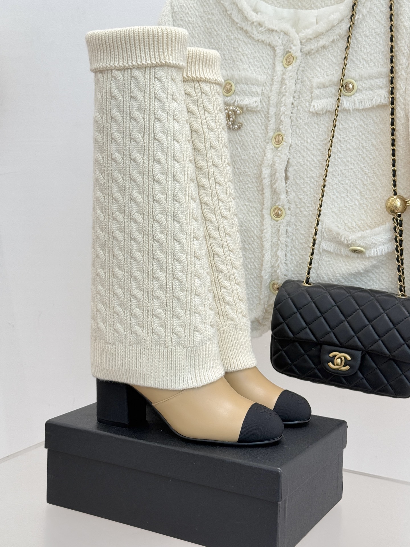 CHANE*｜小香经典链条针织两穿法袜子靴裤管靴当针织的柔糯邂逅链条的冷冽这双裤管靴以双重穿法打破边界将