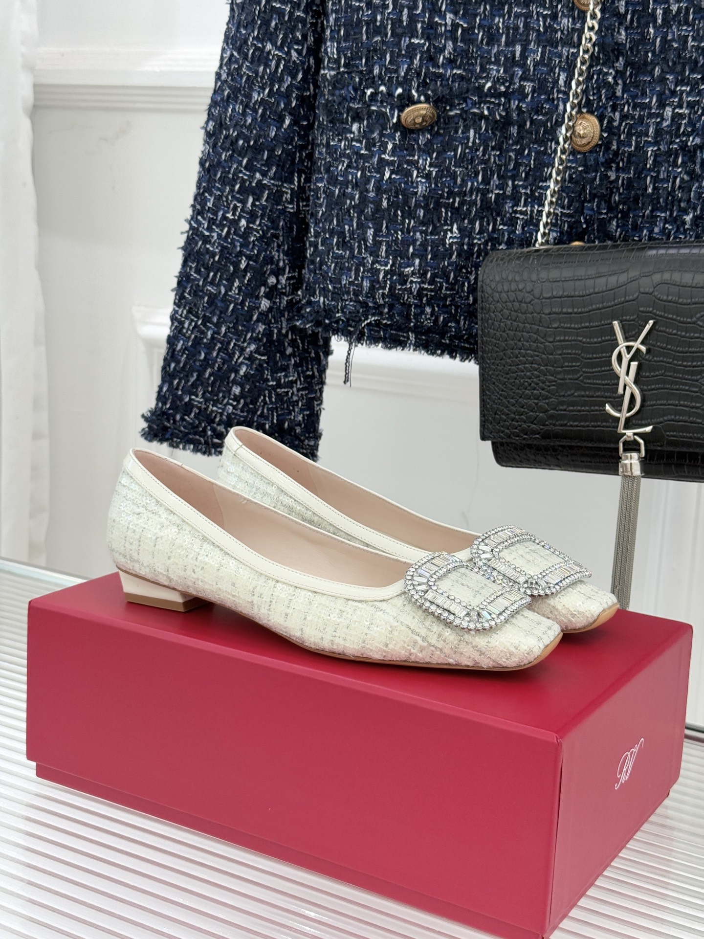 Roger Vivier｜RV经典水钻大方扣粗跟单鞋经典水钻方扣设计自带高光滤镜✨ 方头+粗跟 优雅又好