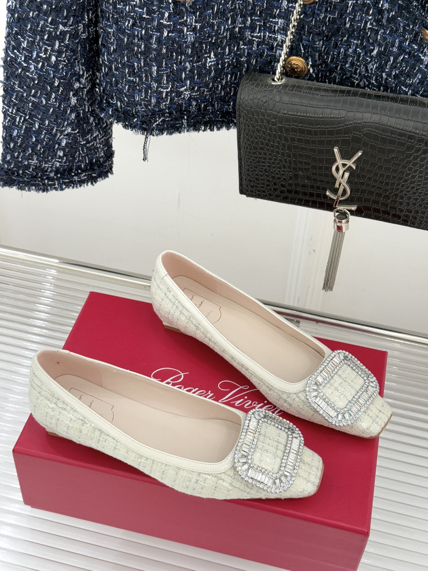 Roger Vivier｜RV经典水钻大方扣粗跟单鞋经典水钻方扣设计自带高光滤镜✨ 方头+粗跟 优雅又好