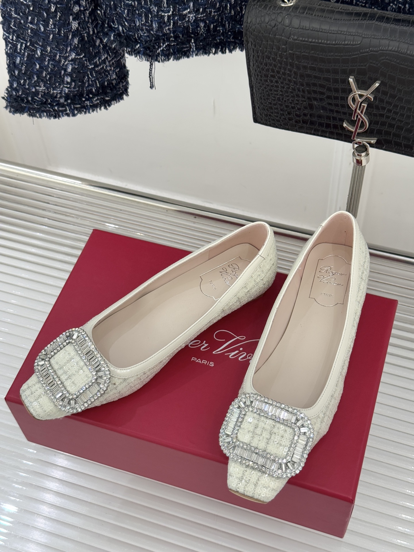 Roger Vivier｜RV经典水钻大方扣粗跟单鞋经典水钻方扣设计自带高光滤镜✨ 方头+粗跟 优雅又好