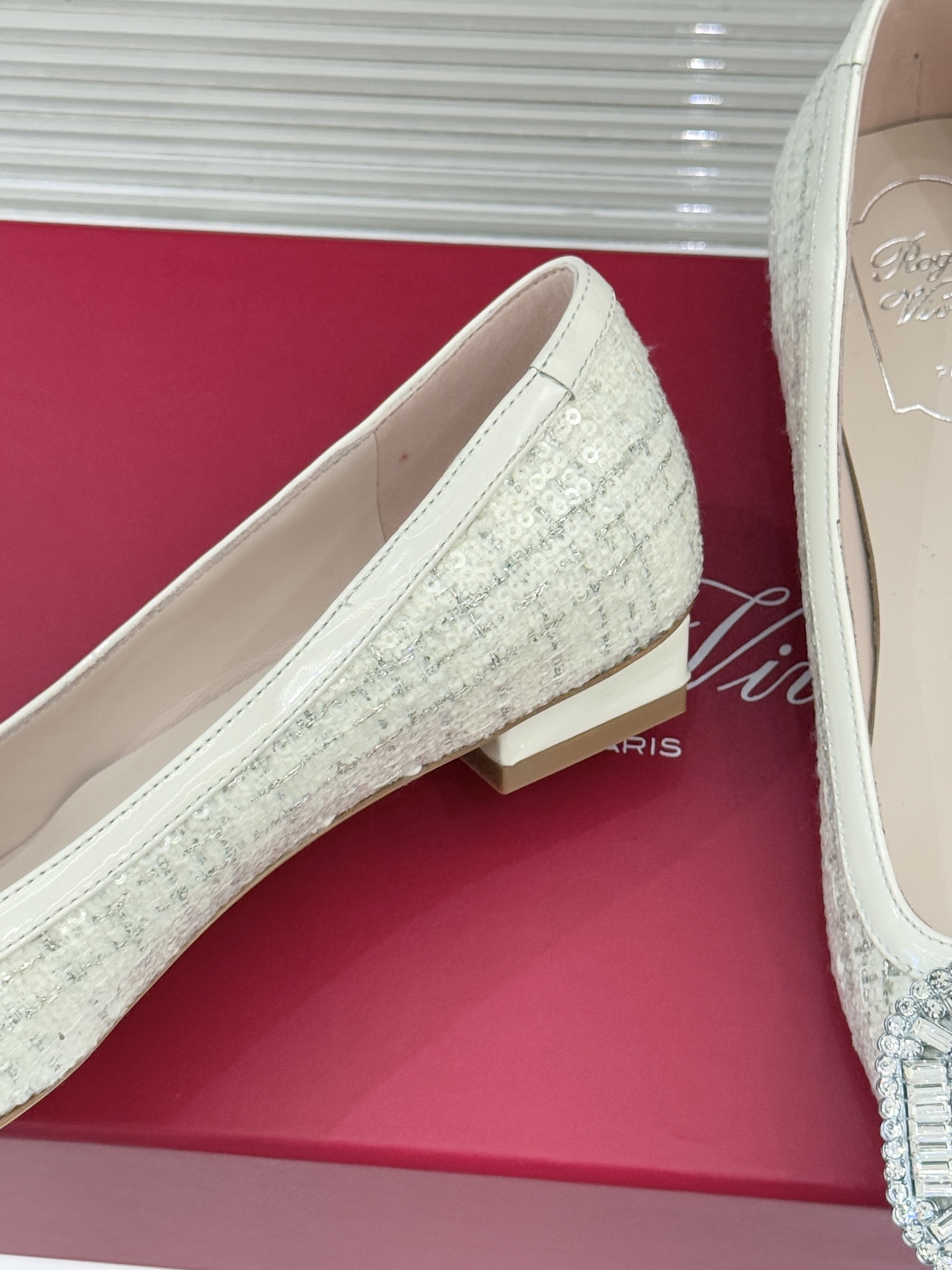 Roger Vivier｜RV经典水钻大方扣粗跟单鞋经典水钻方扣设计自带高光滤镜✨ 方头+粗跟 优雅又好