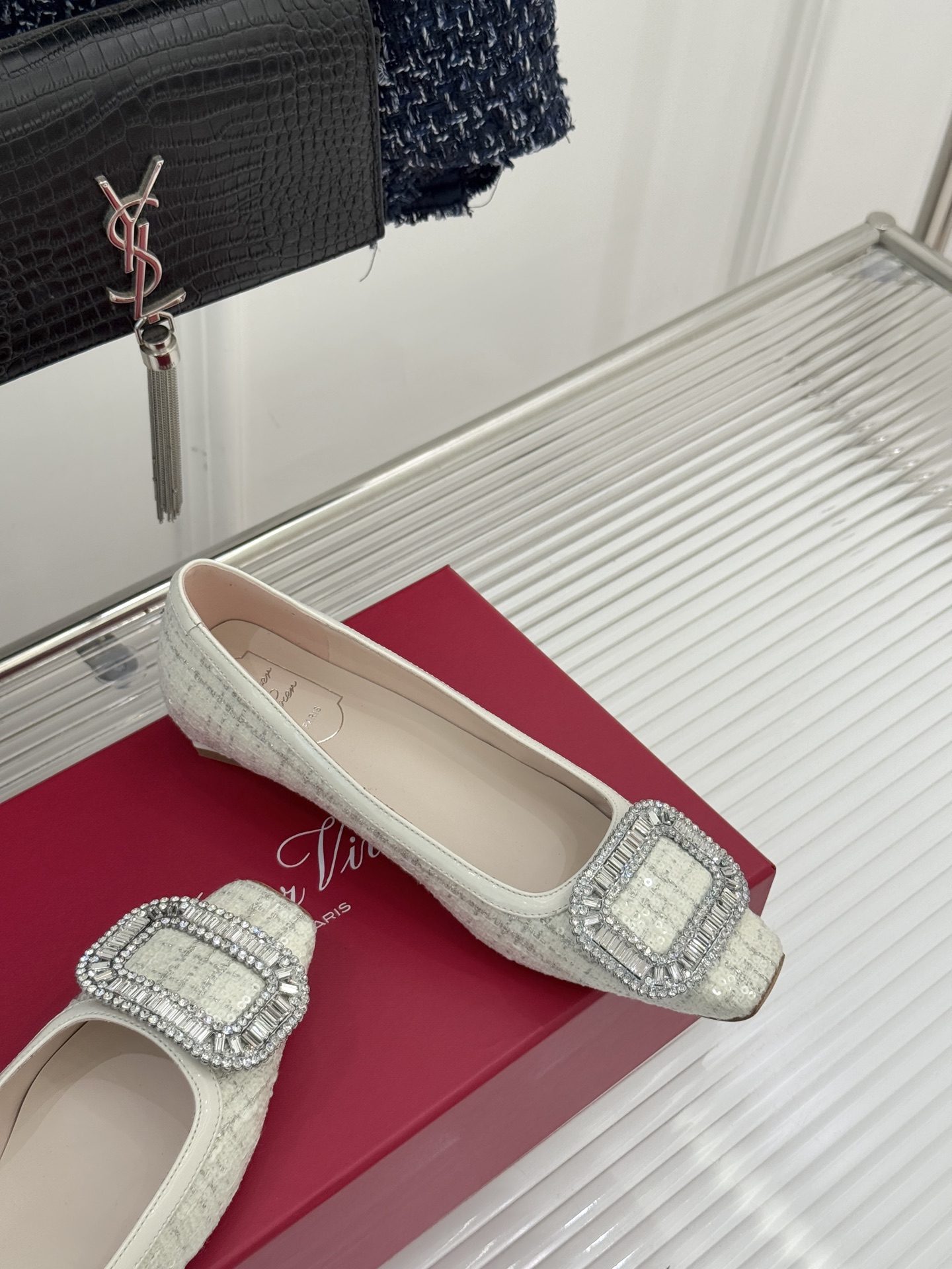 Roger Vivier｜RV经典水钻大方扣粗跟单鞋经典水钻方扣设计自带高光滤镜✨ 方头+粗跟 优雅又好