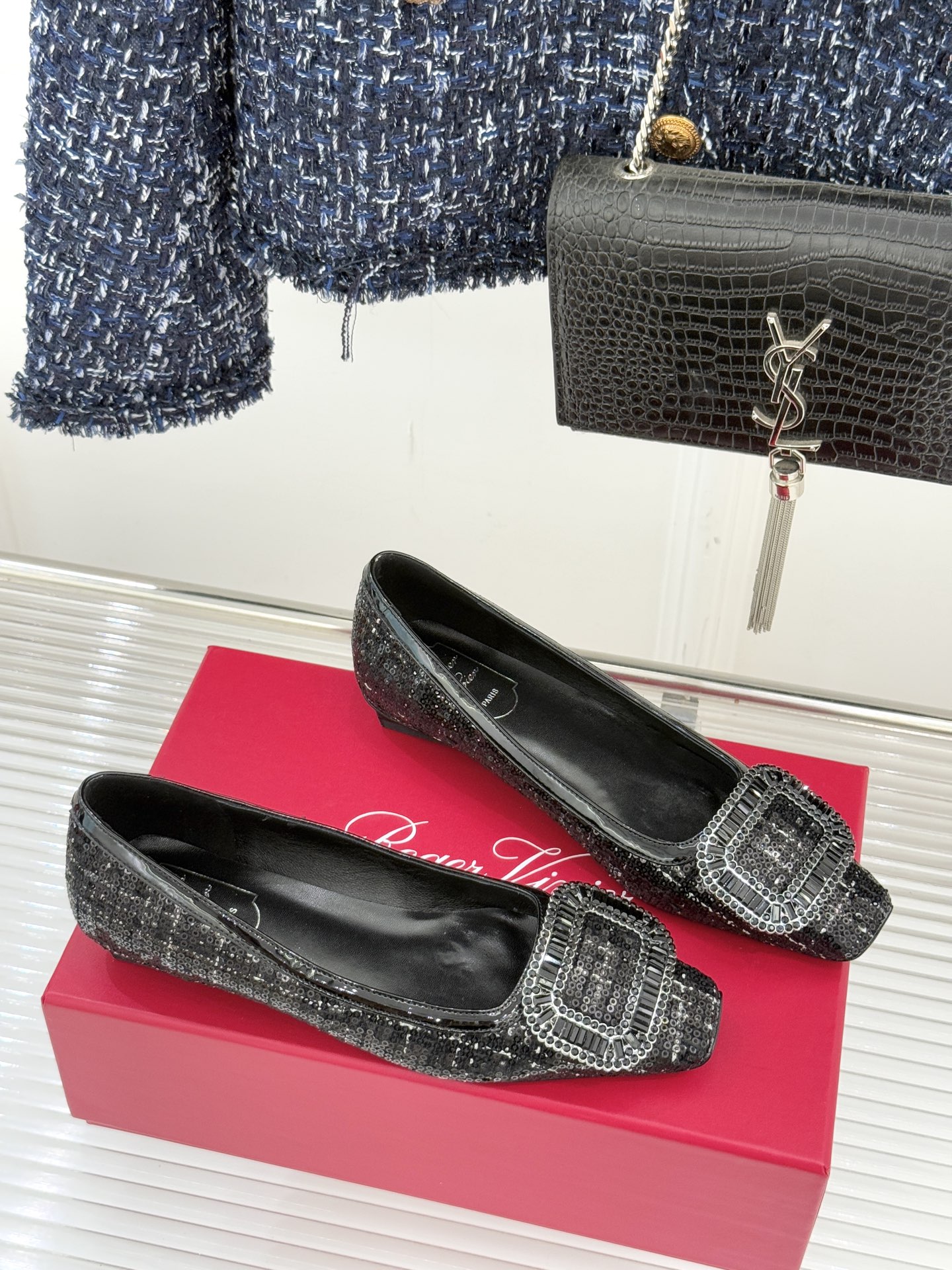 Roger Vivier｜RV经典水钻大方扣粗跟单鞋经典水钻方扣设计自带高光滤镜✨ 方头+粗跟 优雅又好