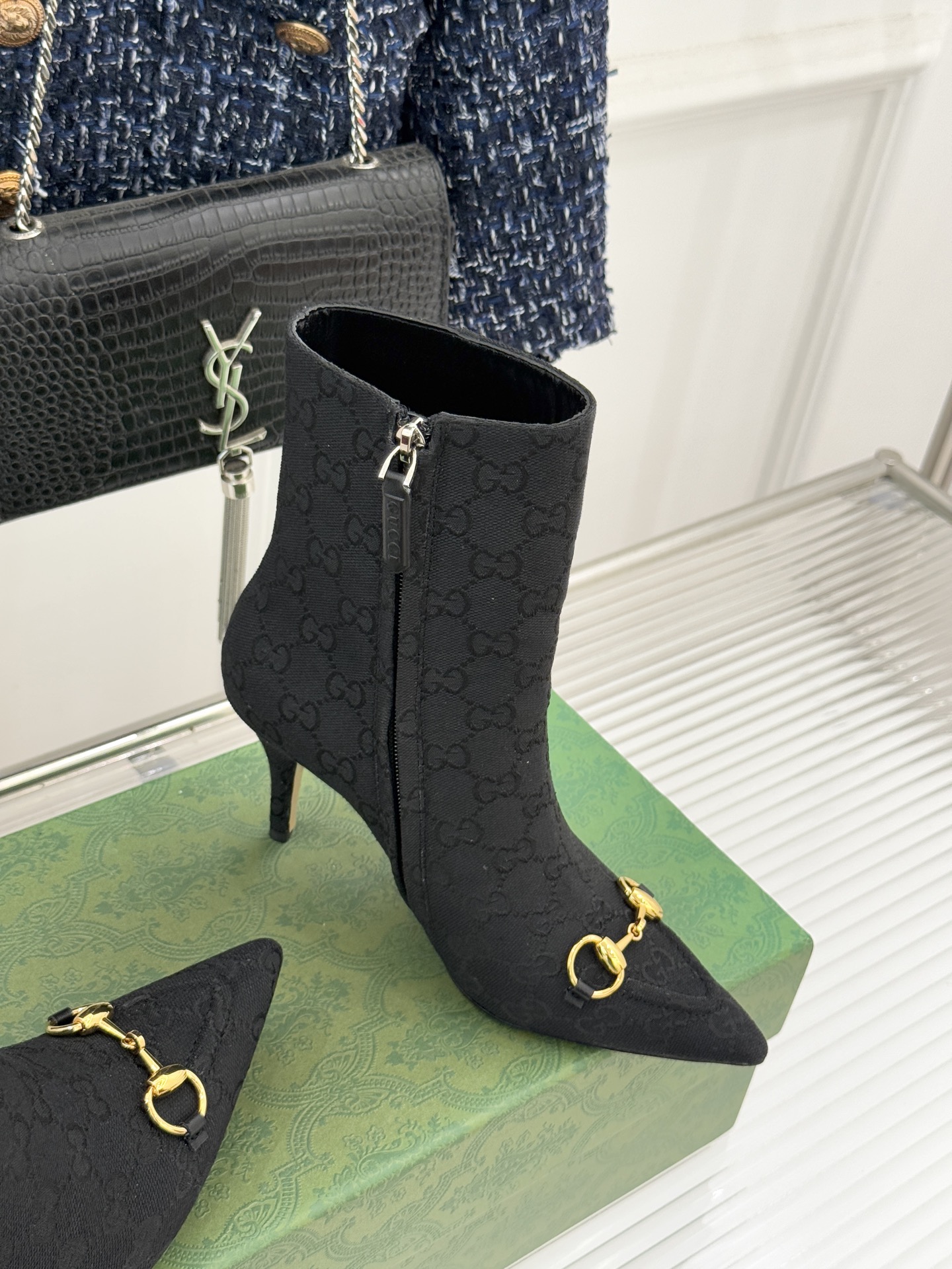 Gucci/古驰25WF新品马衔扣尖头侧拉链高跟短靴它以标志性的马衔扣为点睛之笔彰显着品牌深厚的马术传承