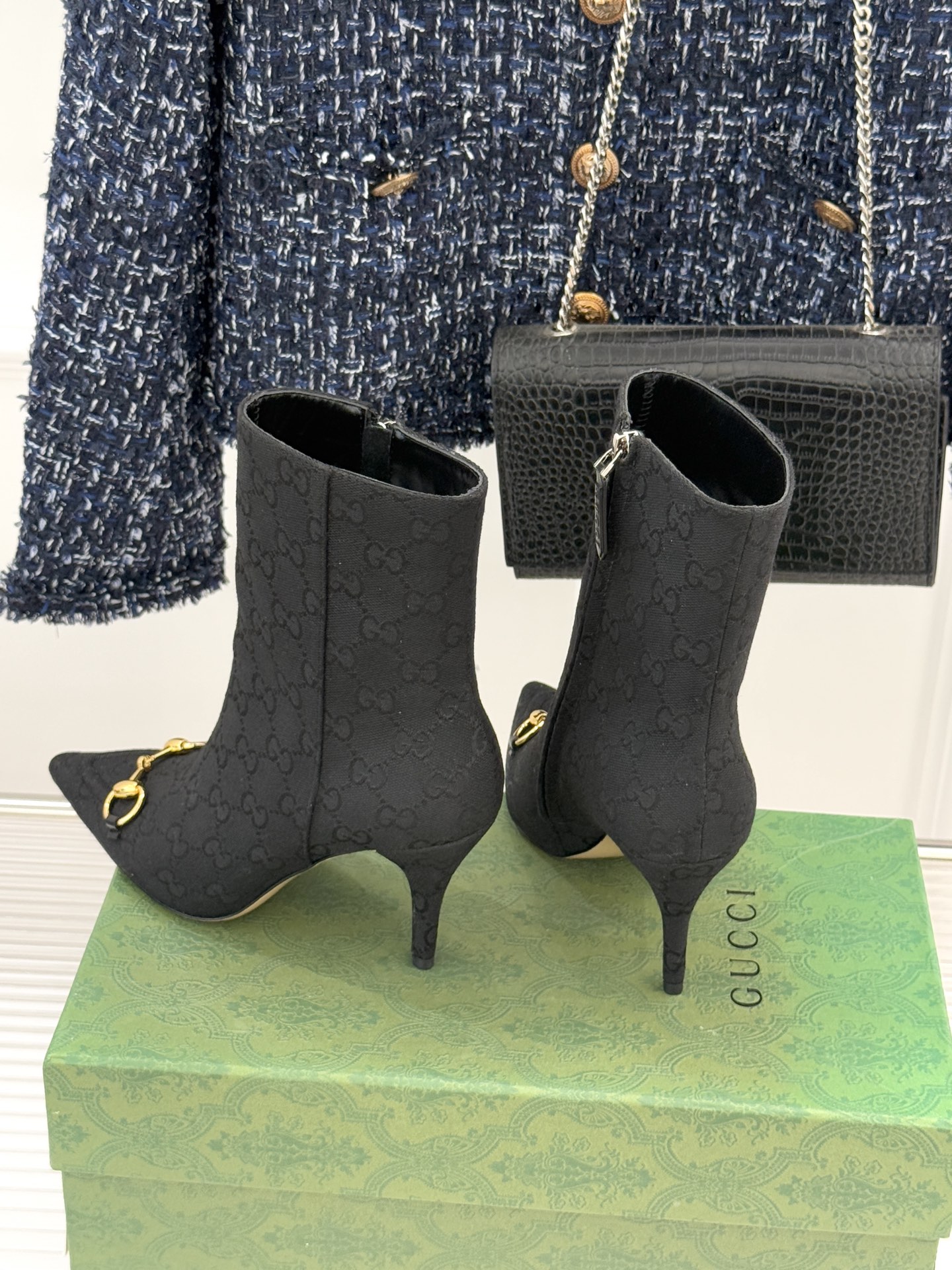 Gucci/古驰25WF新品马衔扣尖头侧拉链高跟短靴它以标志性的马衔扣为点睛之笔彰显着品牌深厚的马术传承