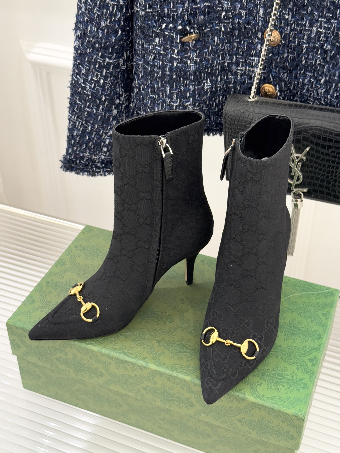 Gucci/古驰25WF新品马衔扣尖头侧拉链高跟短靴它以标志性的马衔扣为点睛之笔彰显着品牌深厚的马术传承