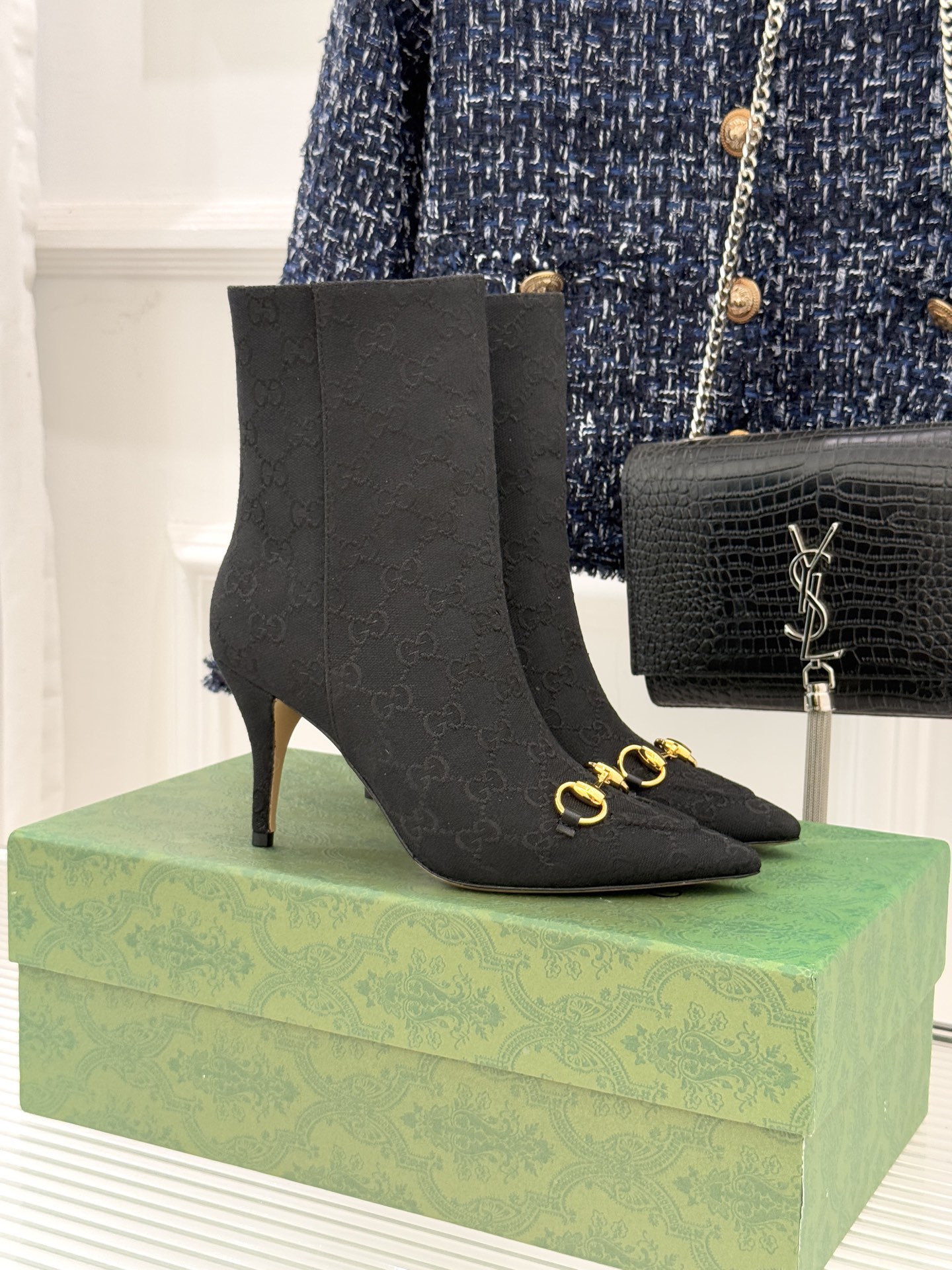 Gucci/古驰25WF新品马衔扣尖头侧拉链高跟短靴它以标志性的马衔扣为点睛之笔彰显着品牌深厚的马术传承