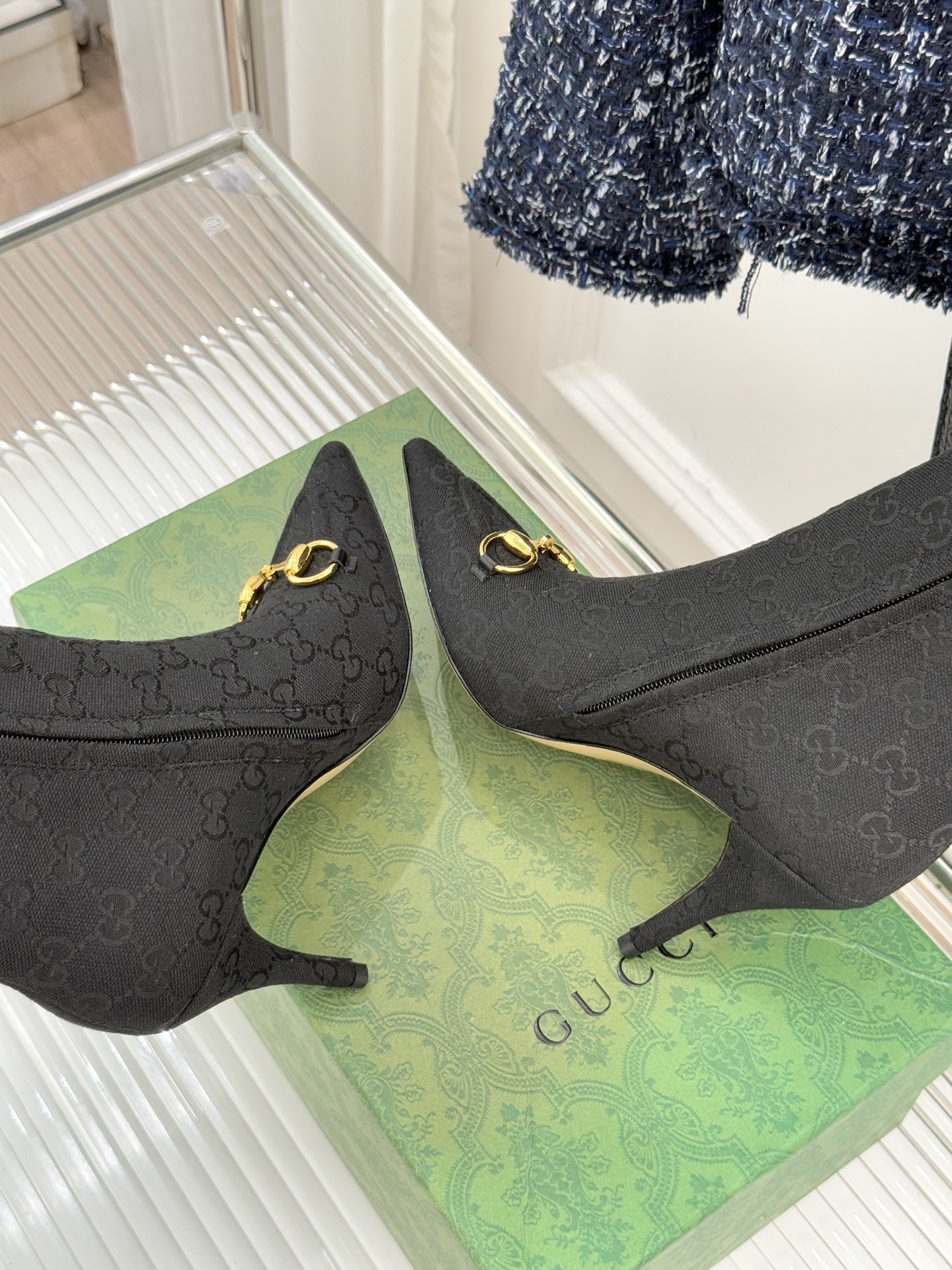 Gucci/古驰25WF新品马衔扣尖头侧拉链高跟短靴它以标志性的马衔扣为点睛之笔彰显着品牌深厚的马术传承