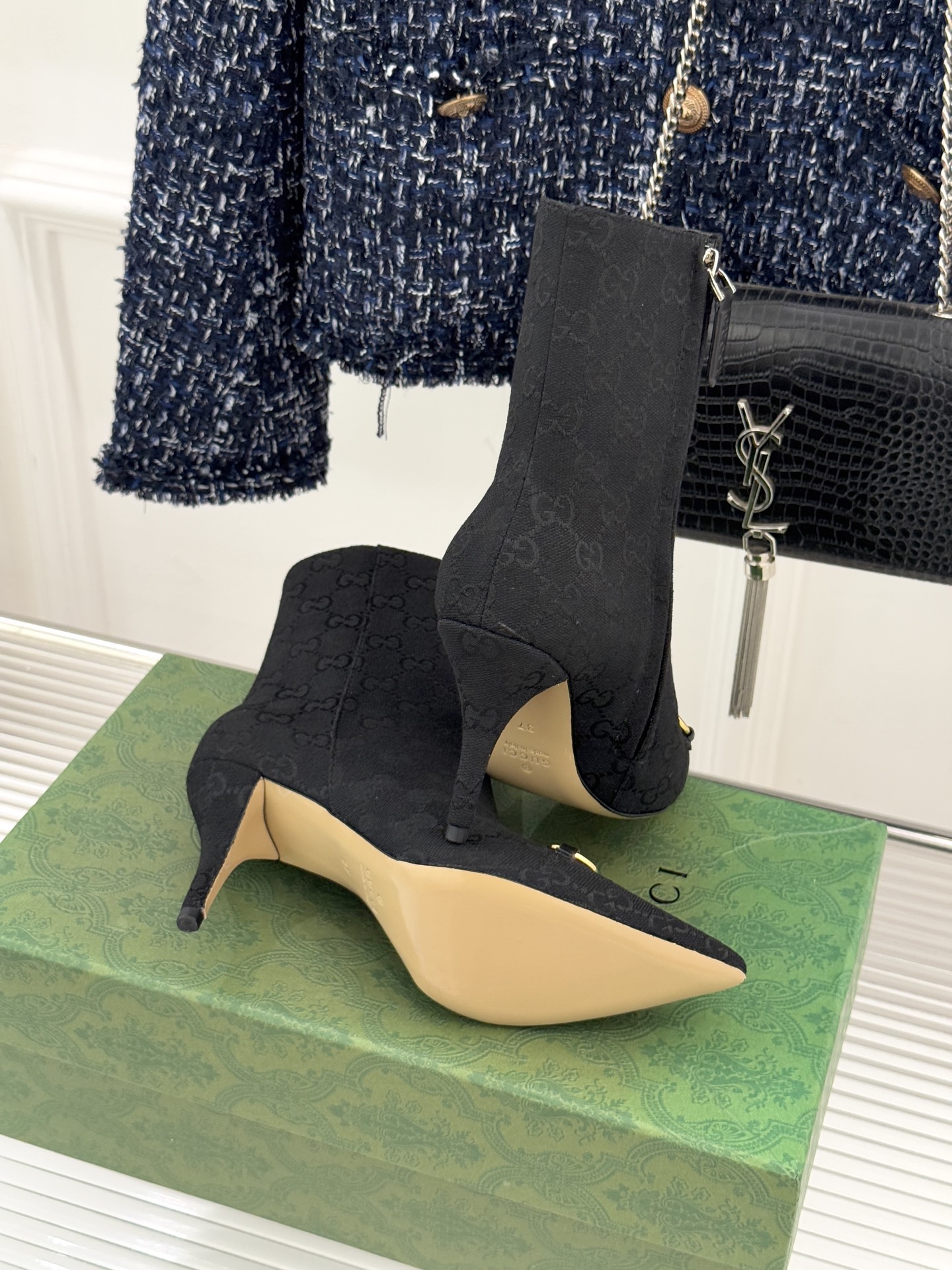 Gucci/古驰25WF新品马衔扣尖头侧拉链高跟短靴它以标志性的马衔扣为点睛之笔彰显着品牌深厚的马术传承