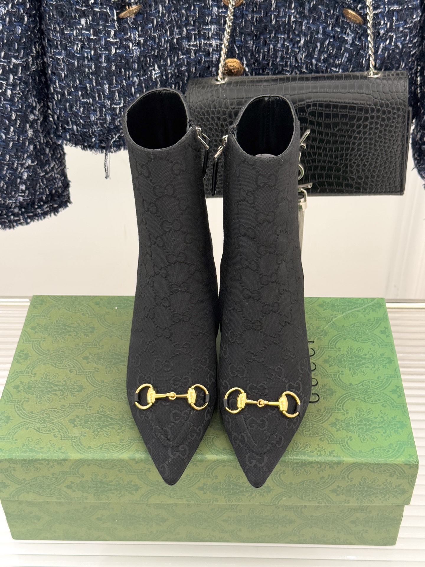 Gucci/古驰25WF新品马衔扣尖头侧拉链高跟短靴它以标志性的马衔扣为点睛之笔彰显着品牌深厚的马术传承