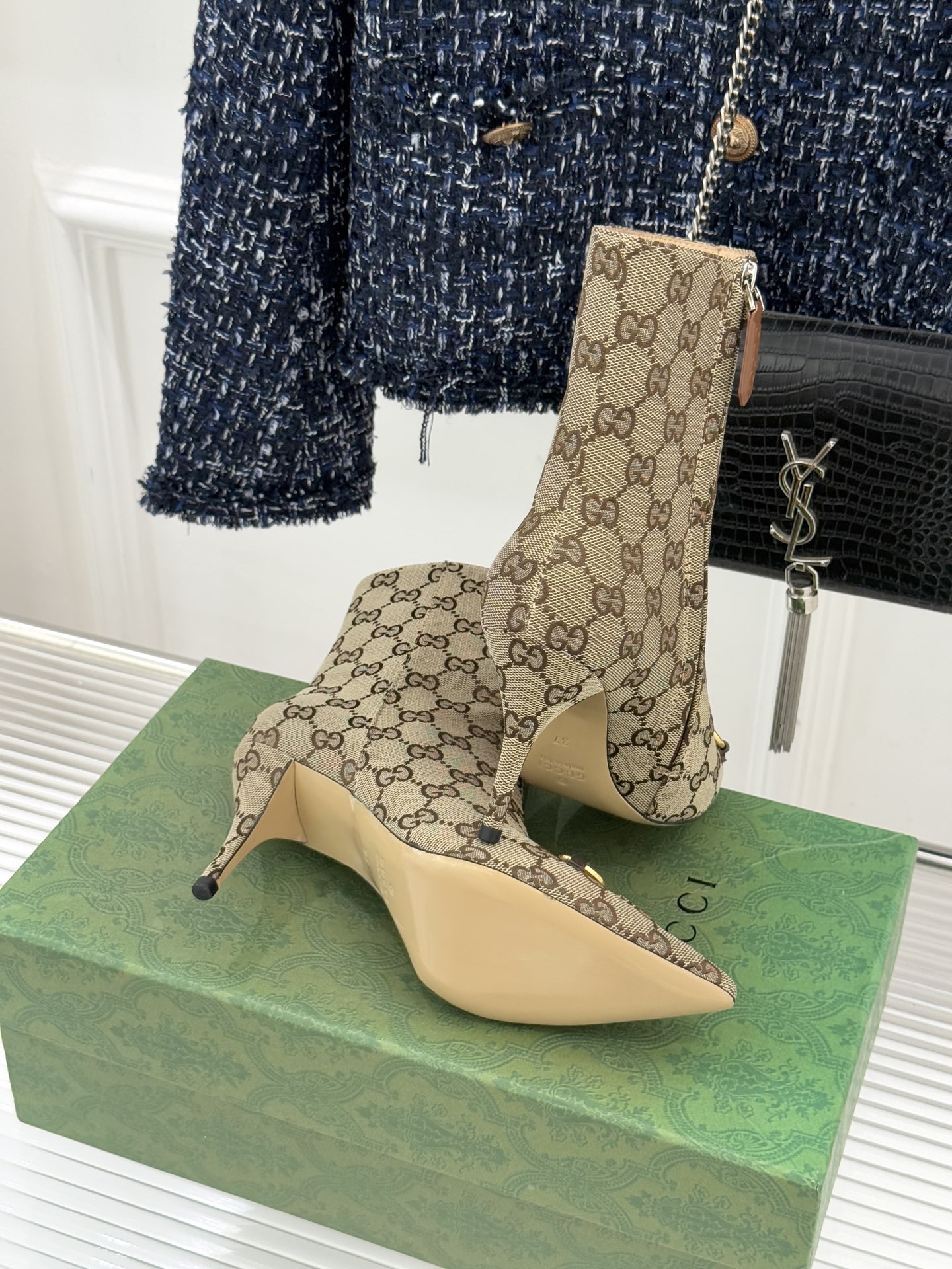 Gucci/古驰25WF新品马衔扣尖头侧拉链高跟短靴它以标志性的马衔扣为点睛之笔彰显着品牌深厚的马术传承