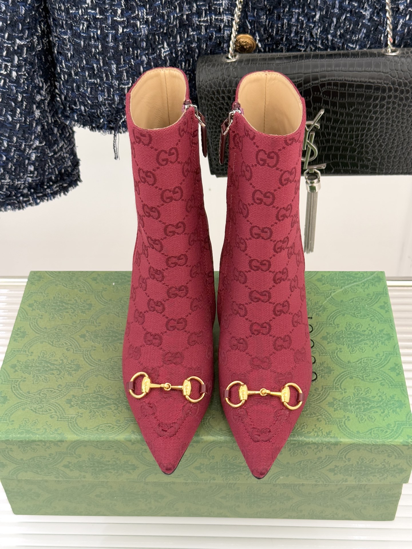 Gucci/古驰25WF新品马衔扣尖头侧拉链高跟短靴它以标志性的马衔扣为点睛之笔彰显着品牌深厚的马术传承