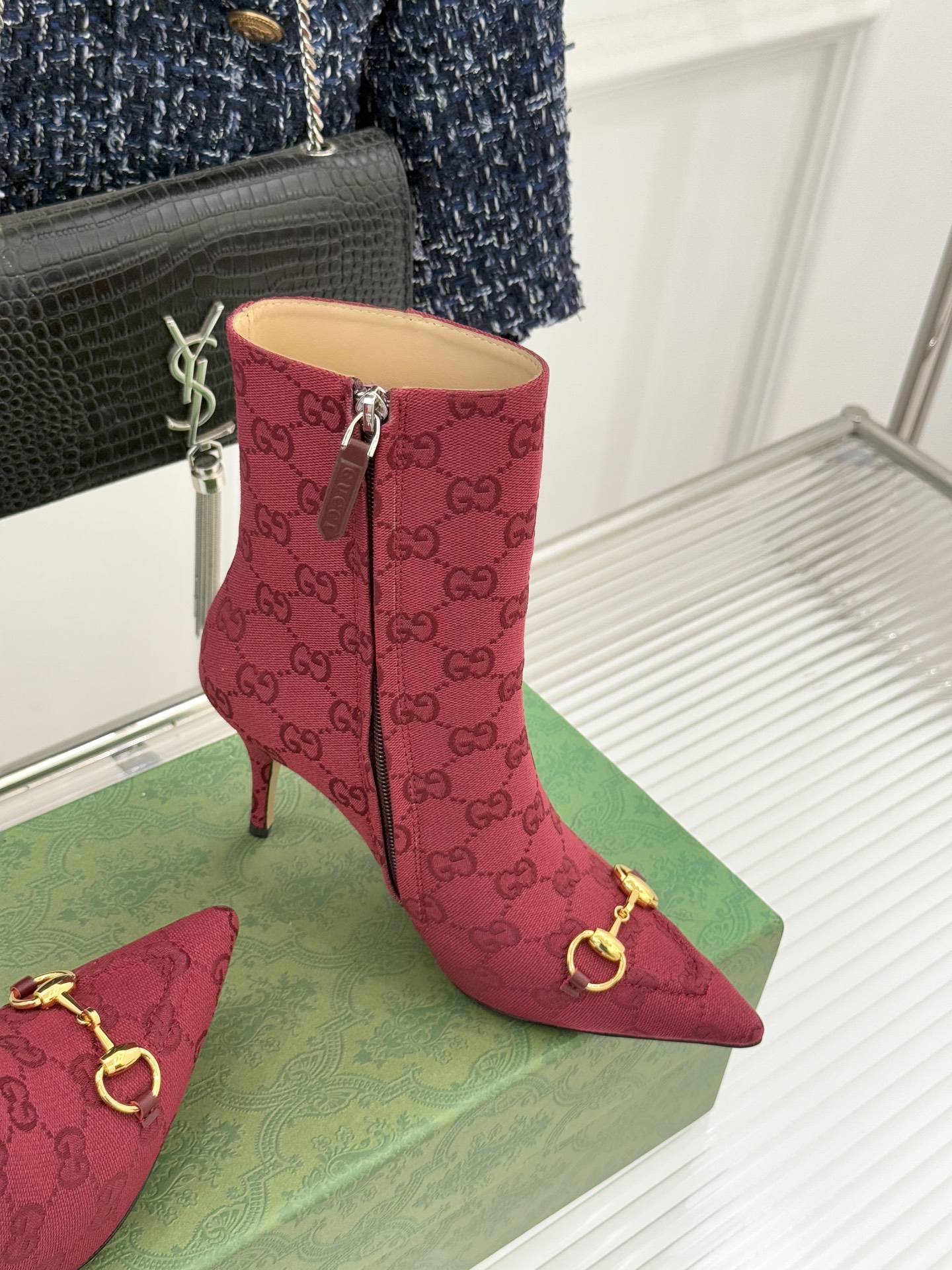 Gucci/古驰25WF新品马衔扣尖头侧拉链高跟短靴它以标志性的马衔扣为点睛之笔彰显着品牌深厚的马术传承