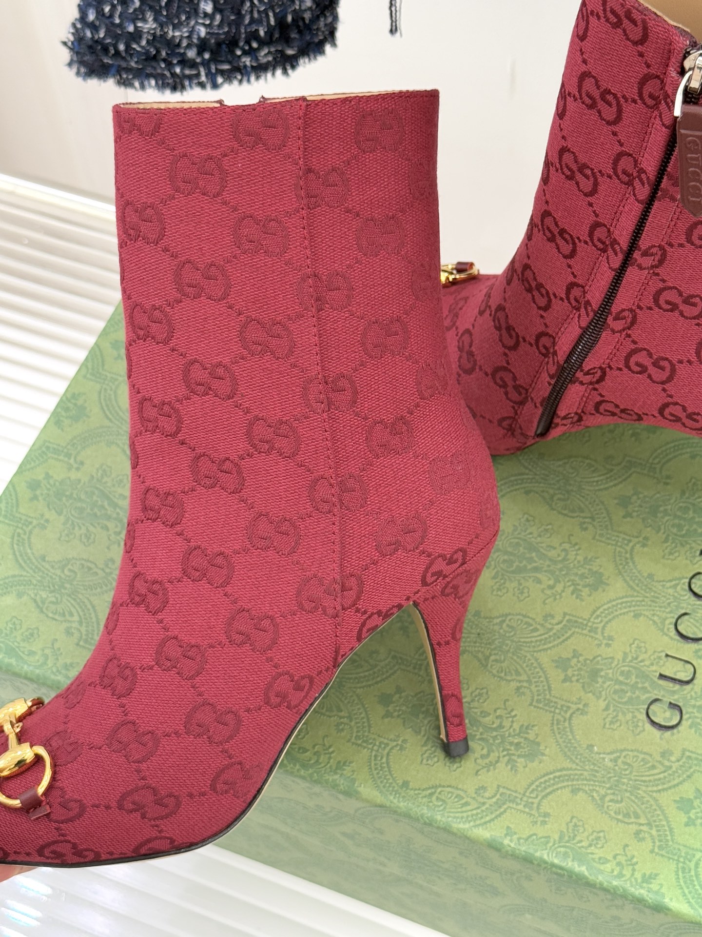 Gucci/古驰25WF新品马衔扣尖头侧拉链高跟短靴它以标志性的马衔扣为点睛之笔彰显着品牌深厚的马术传承