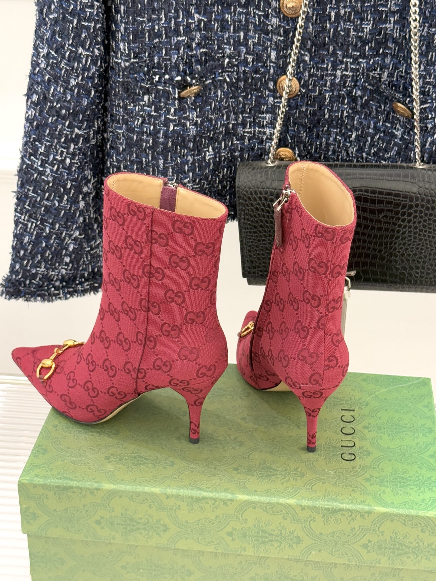 Gucci/古驰25WF新品马衔扣尖头侧拉链高跟短靴它以标志性的马衔扣为点睛之笔彰显着品牌深厚的马术传承