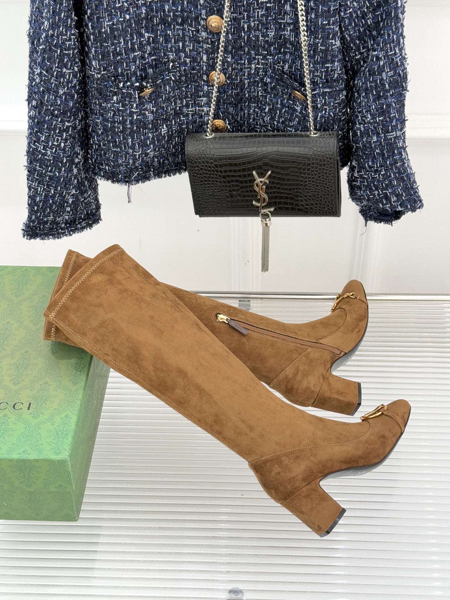 Gucci/古驰25WF新品马衔扣粗跟弹力靴长靴以标志性美学重塑冬日踝间格调。浅金色调马衔扣缀于靴面复刻